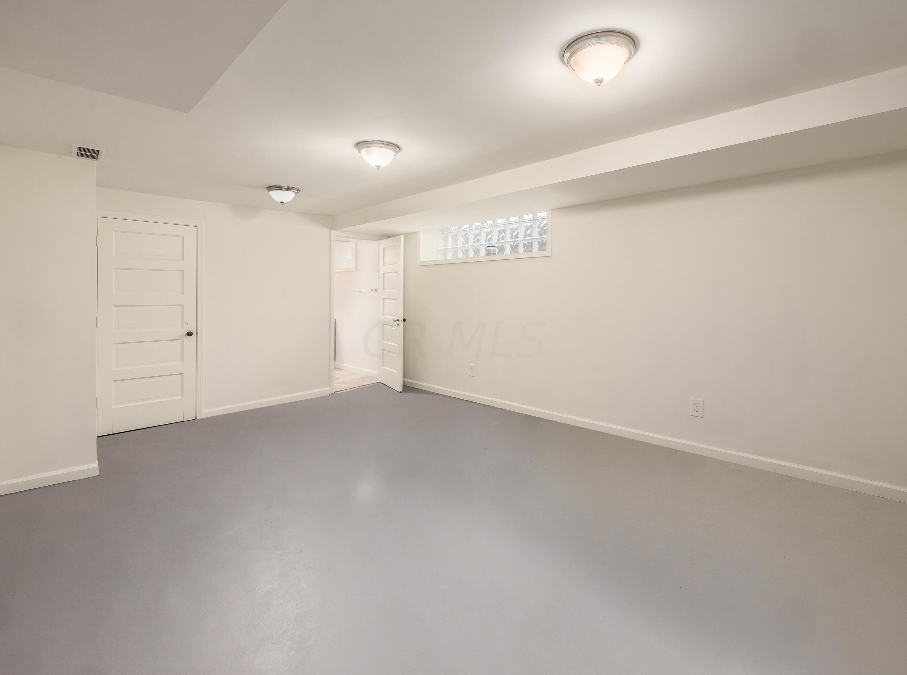 2529 Broad St, Columbus OH  43204-3322 exterior