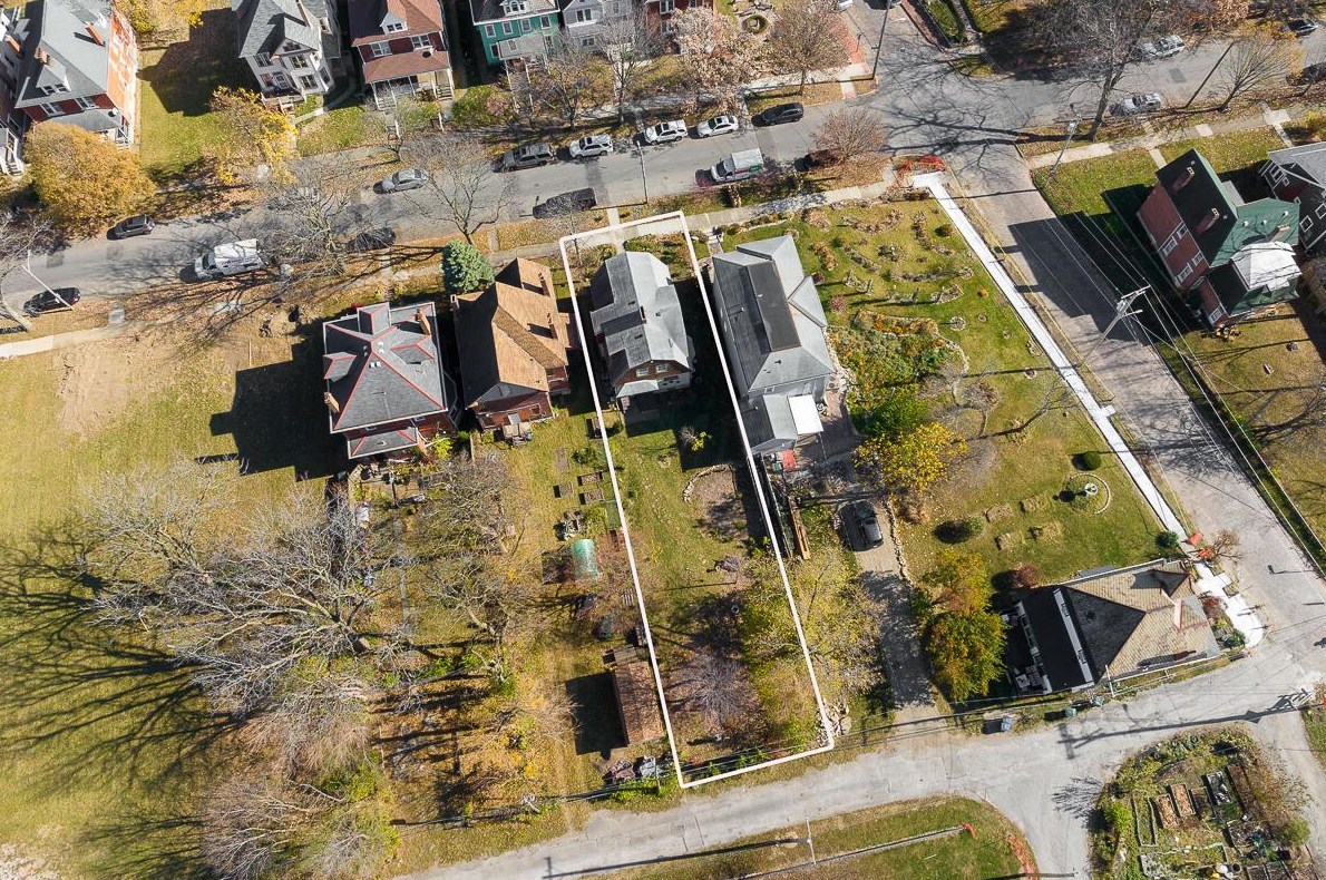 223 Monroe Ave, Columbus OH 43203-1443 exterior