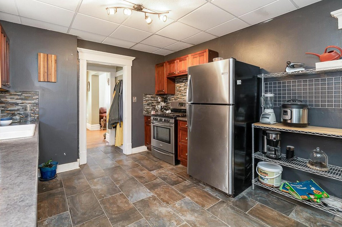 223 Monroe Ave, Columbus OH 43203-1443 exterior