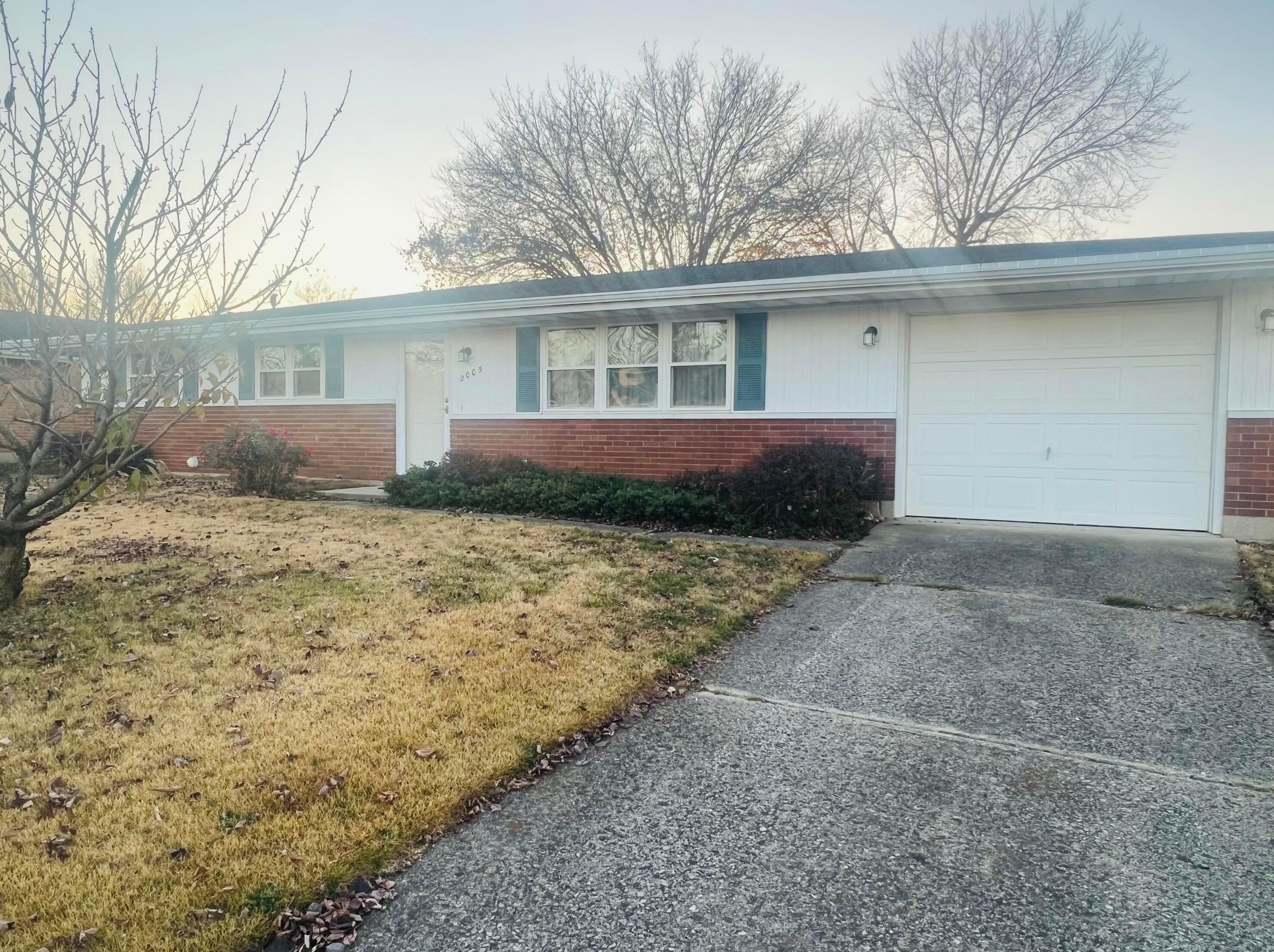 2005 Chippewa Dr, Circleville, OH 43113