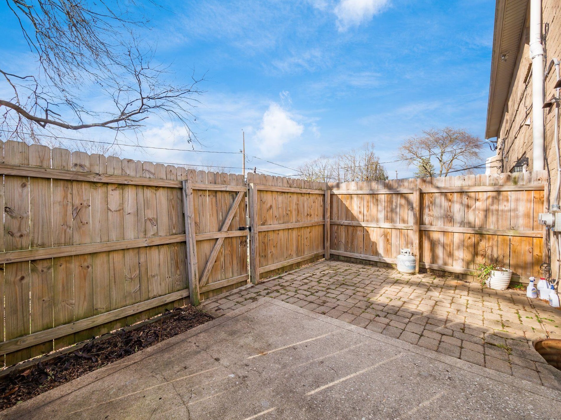 3503 Sunset Dr, Columbus OH 43221-1715 exterior