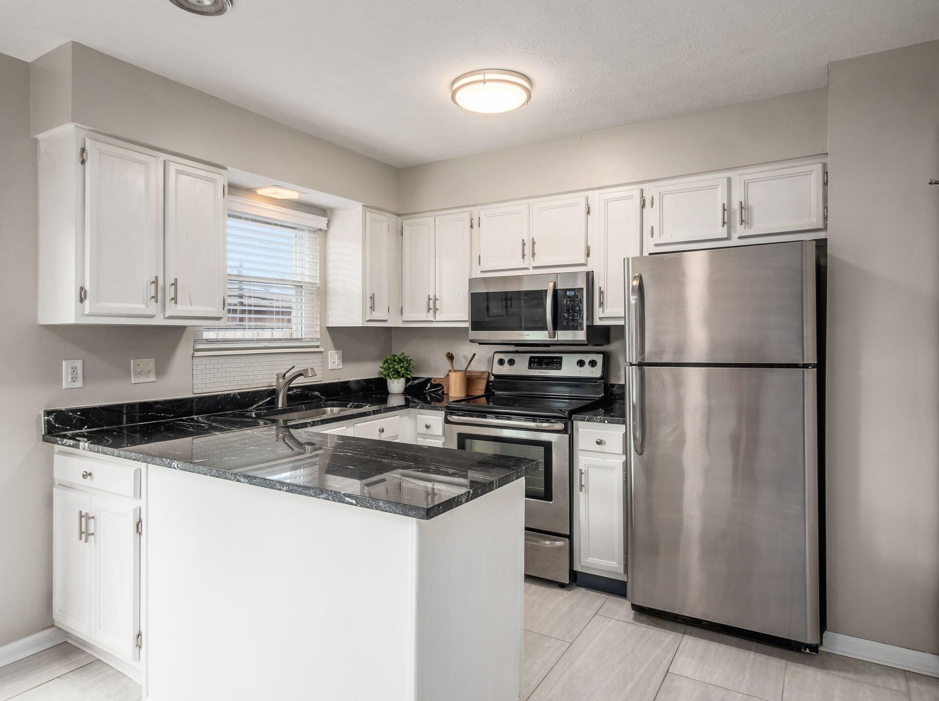 3503 Sunset Dr, Columbus OH 43221-1715 exterior