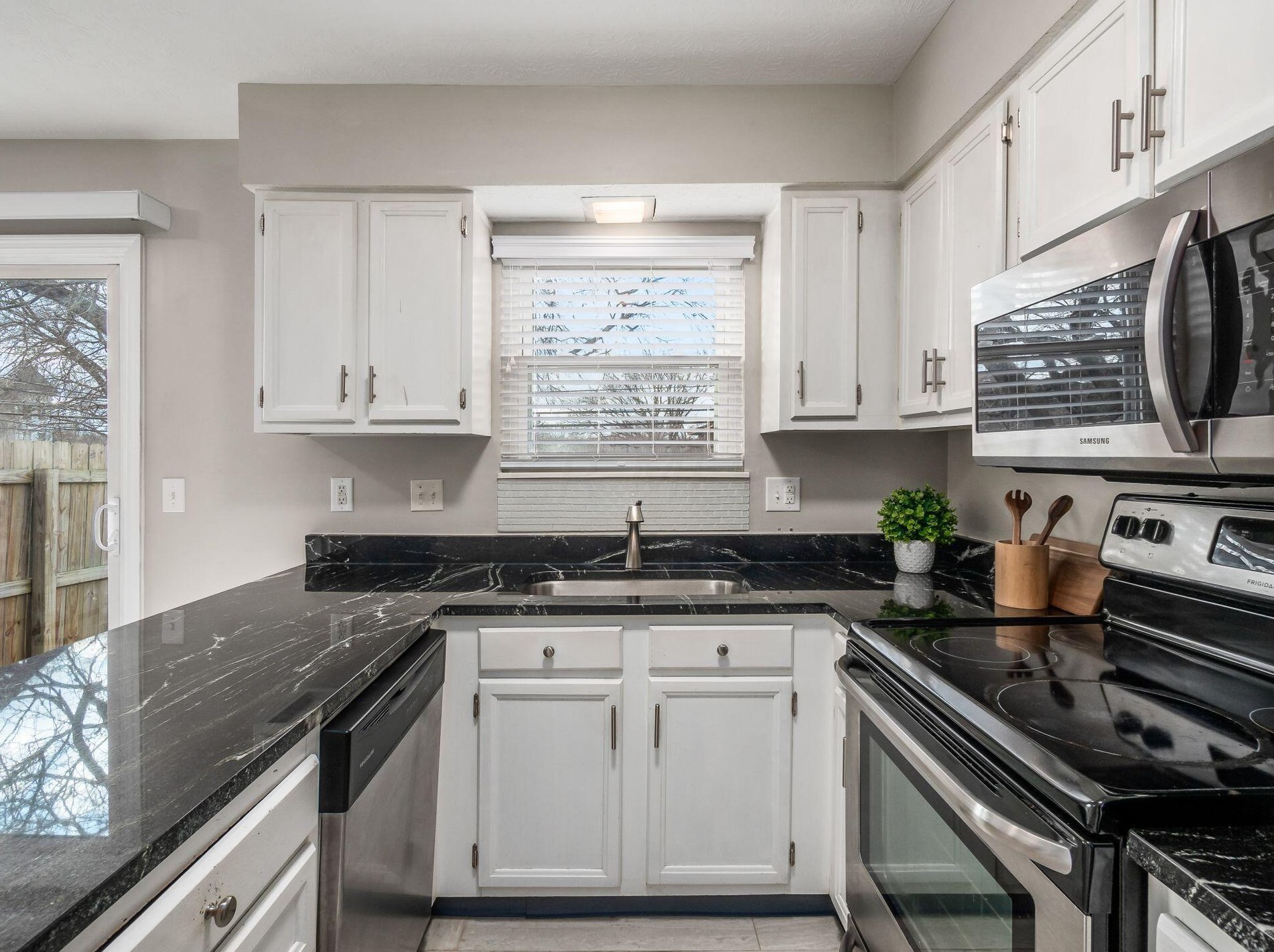 3503 Sunset Dr, Columbus OH 43221-1715 exterior