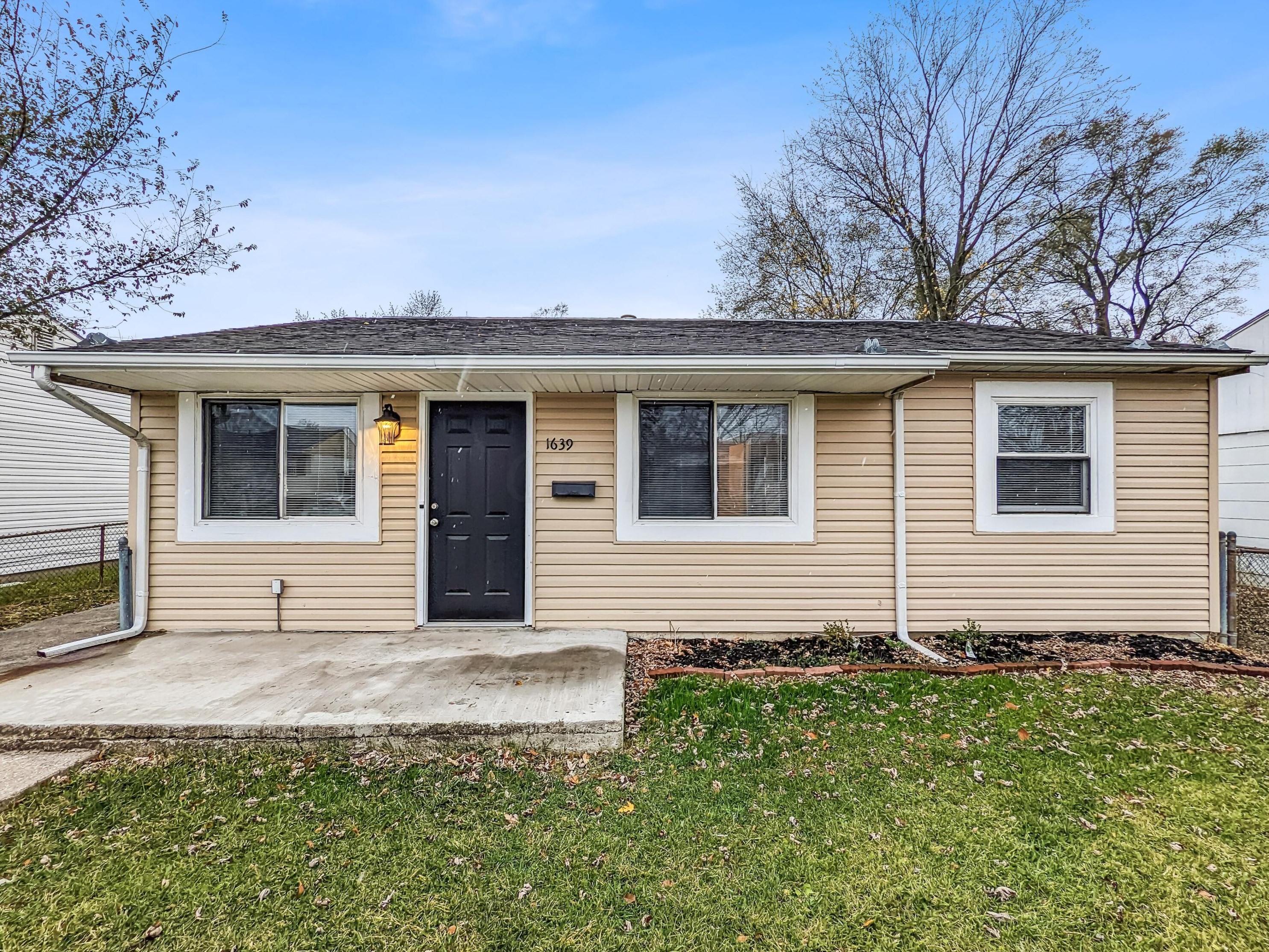 1639 Burley Dr, Columbus OH  43207-2705 exterior