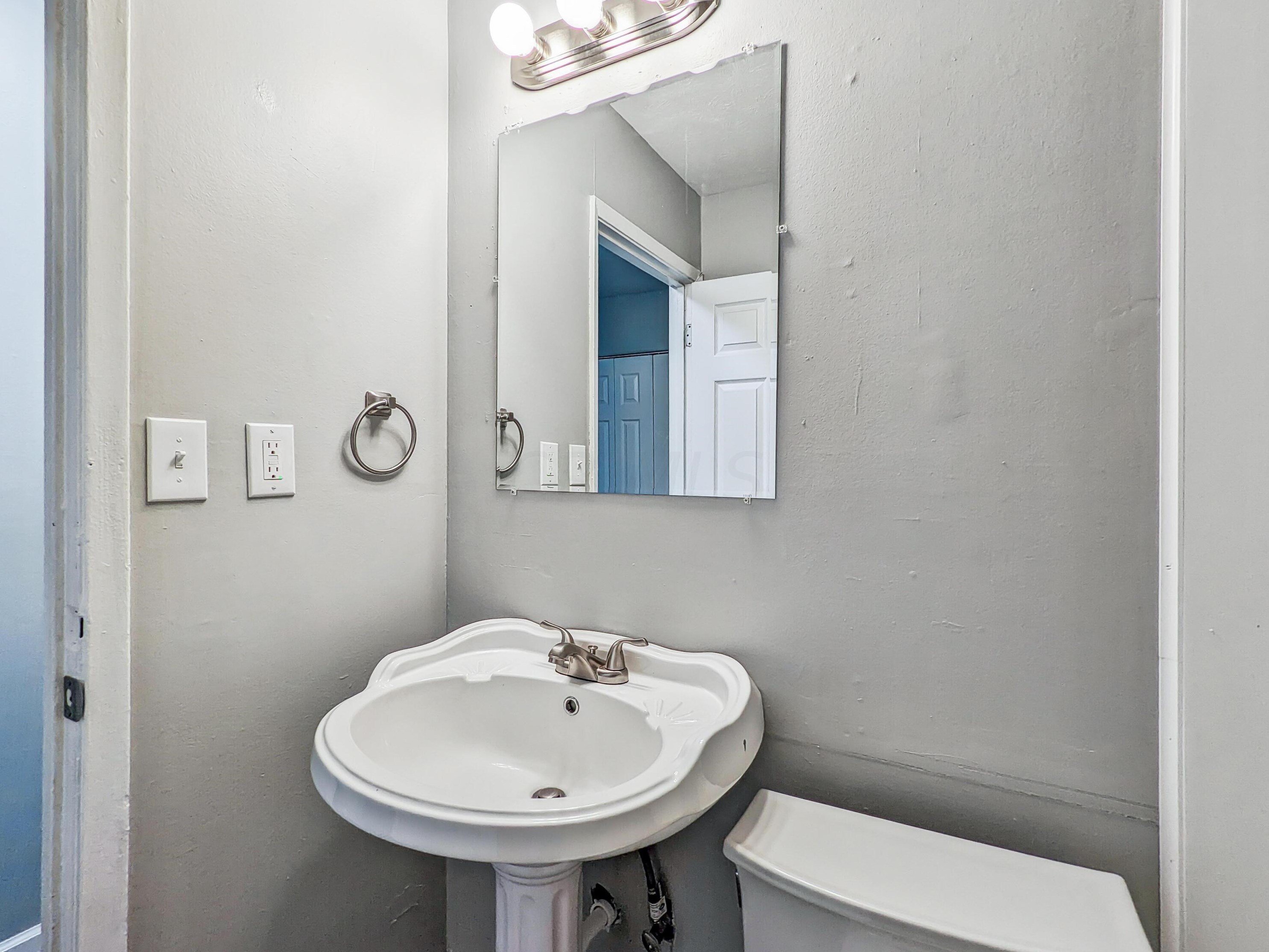 1639 Burley Dr, Columbus OH  43207-2705 exterior