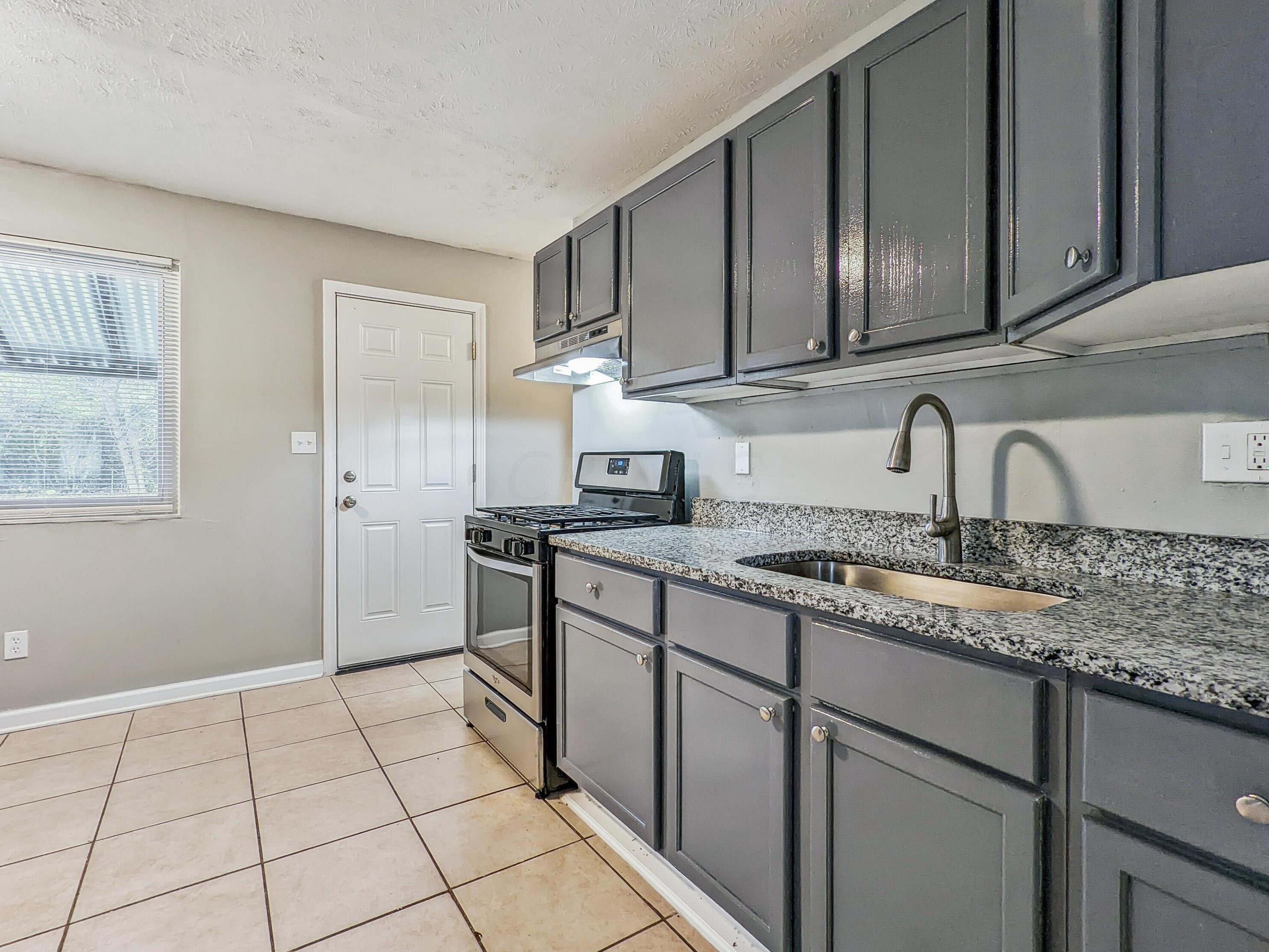 1639 Burley Dr, Columbus OH  43207-2705 exterior