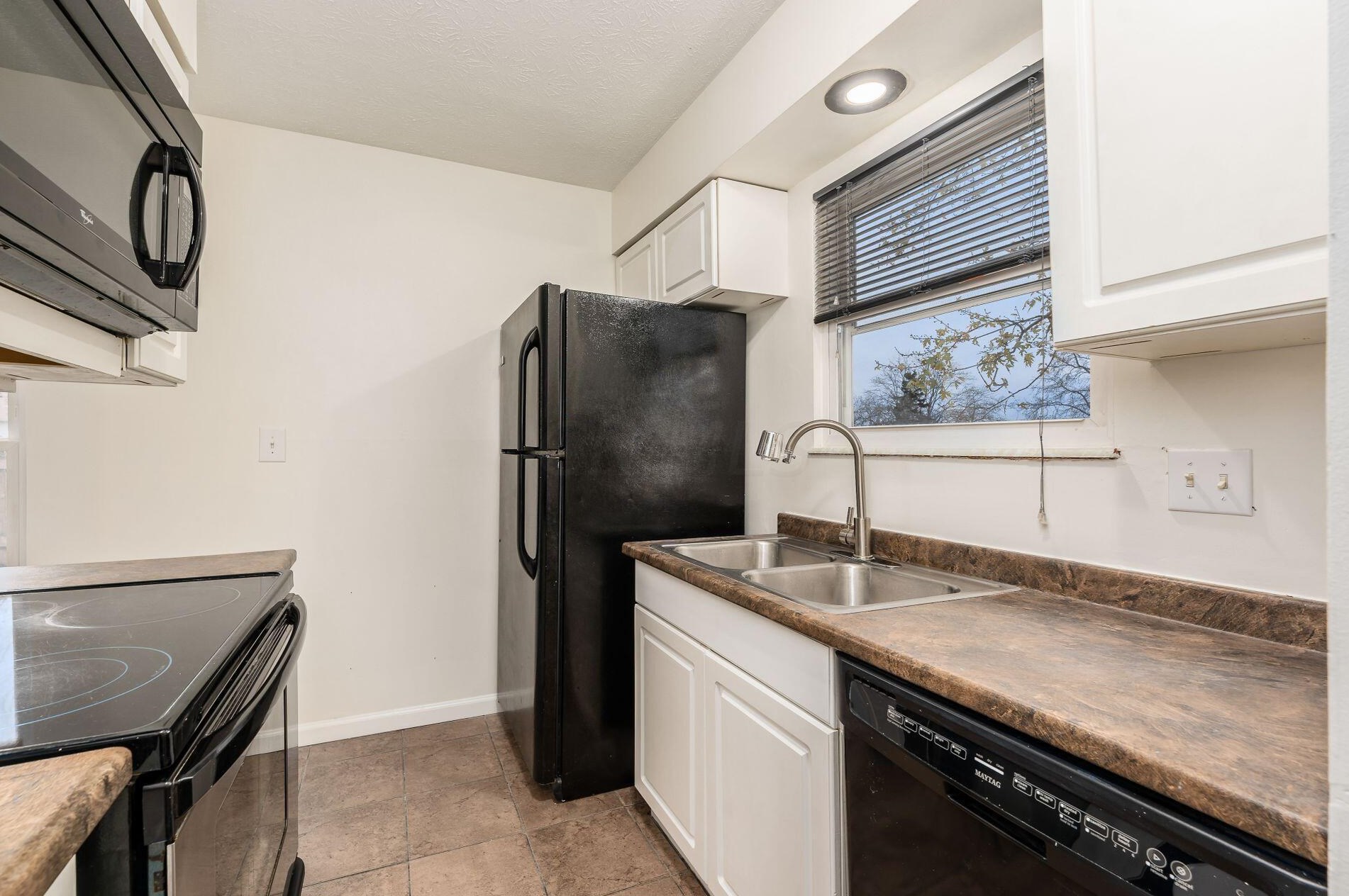 2472 Natchez Dr, Columbus OH 43209-3306 exterior