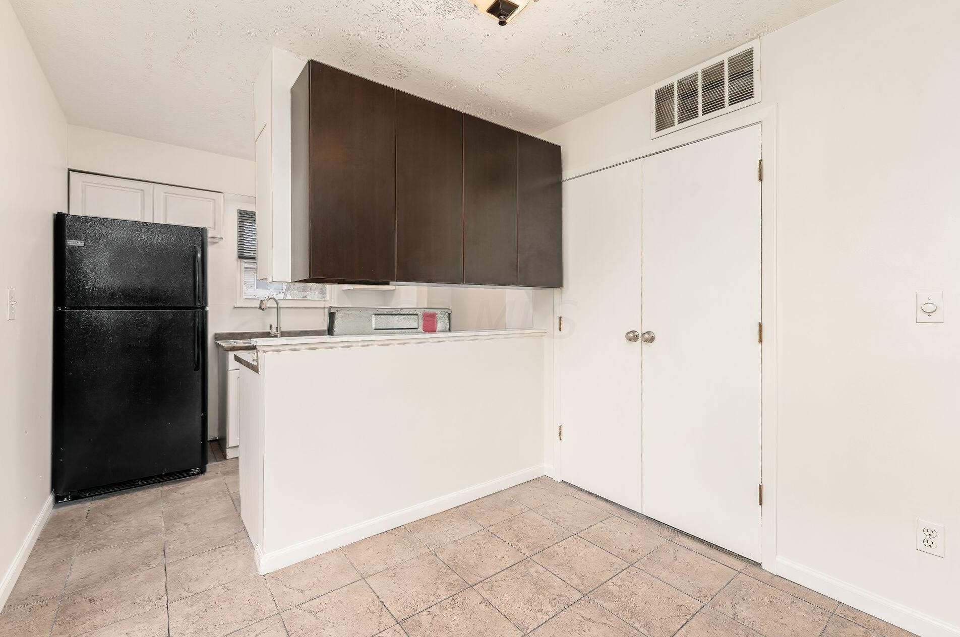 2472 Natchez Dr, Columbus OH 43209-3306 exterior