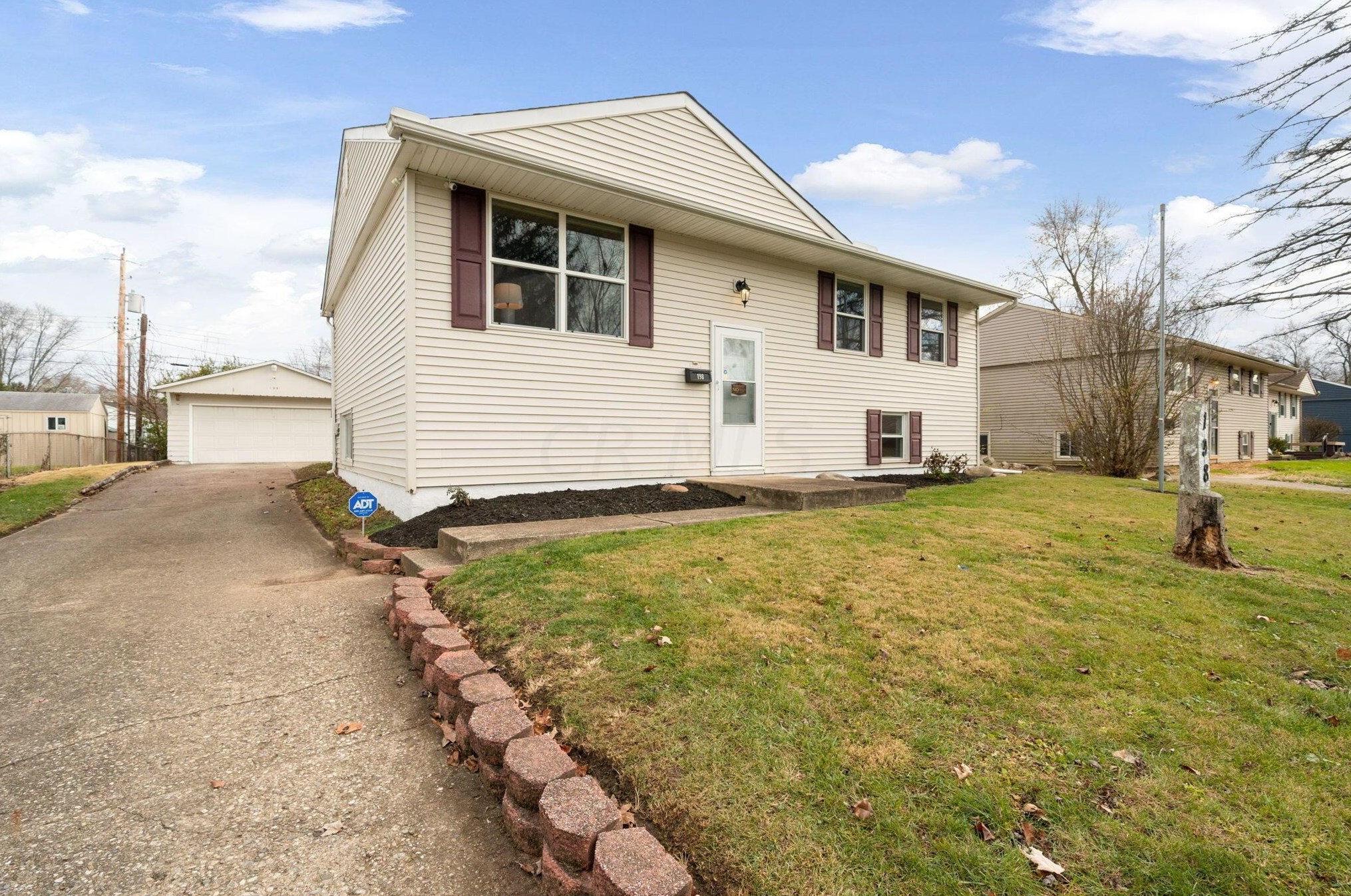 198 Empire Dr, Columbus, OH 43230-2402