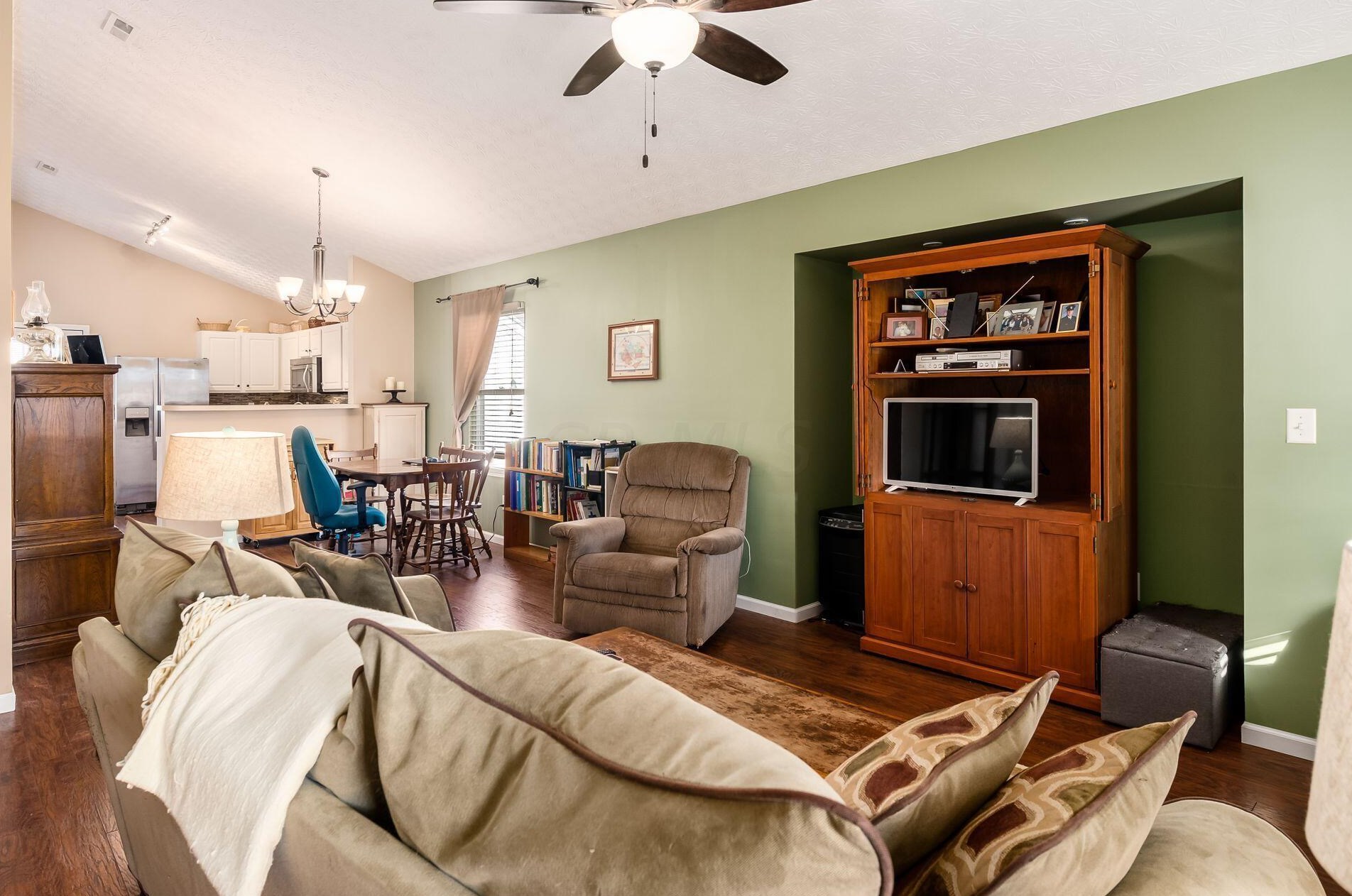 5270 Horseshoe N Dr, Orient, OH 43146