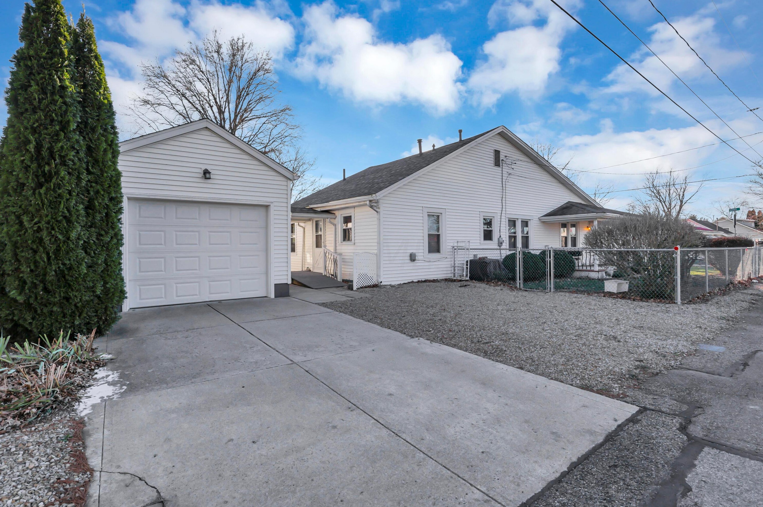 202 Renner St, Buckeye Lake, OH 43008-7729