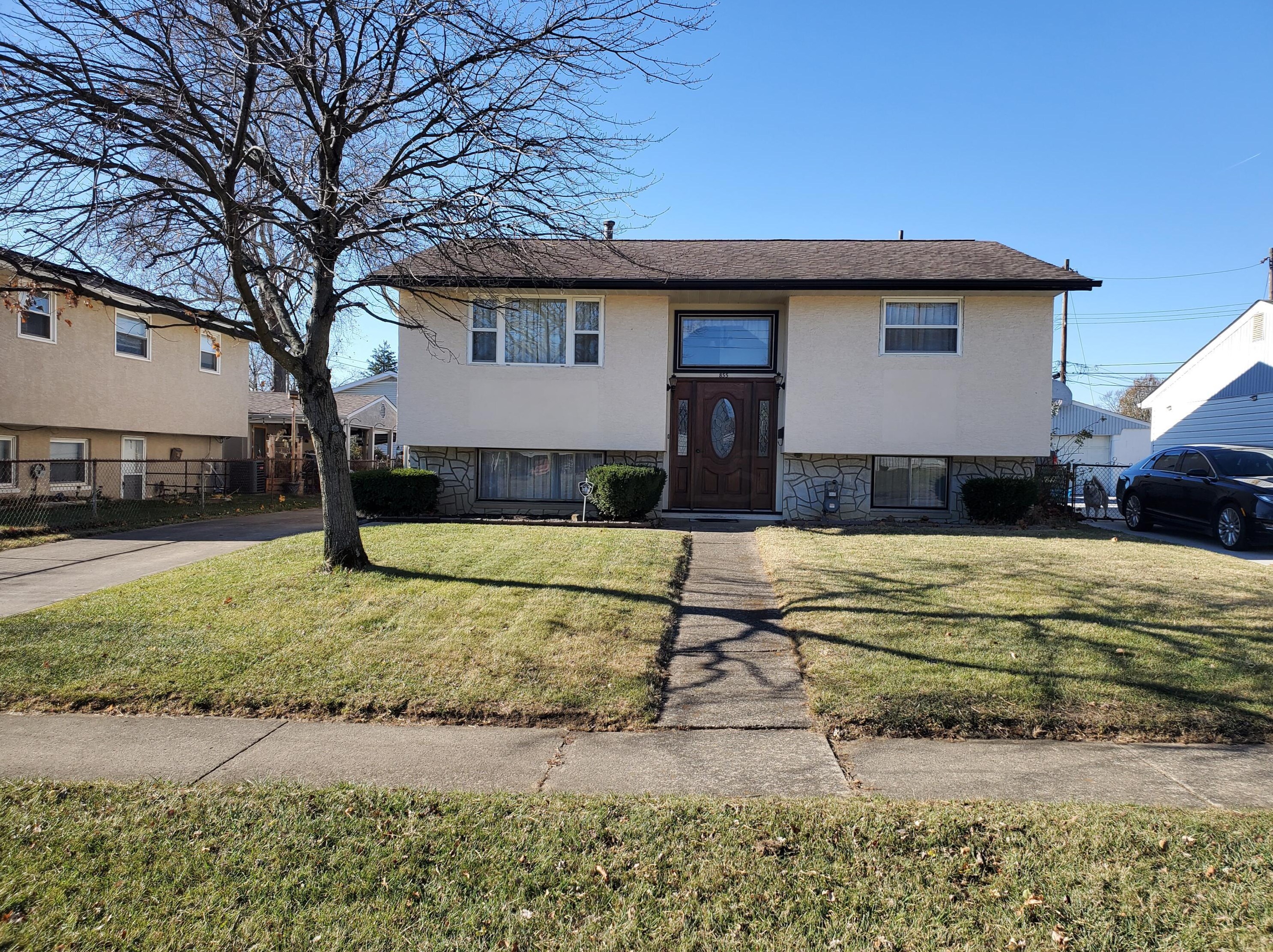 855 Harwood Dr, Columbus, OH 43228-2959
