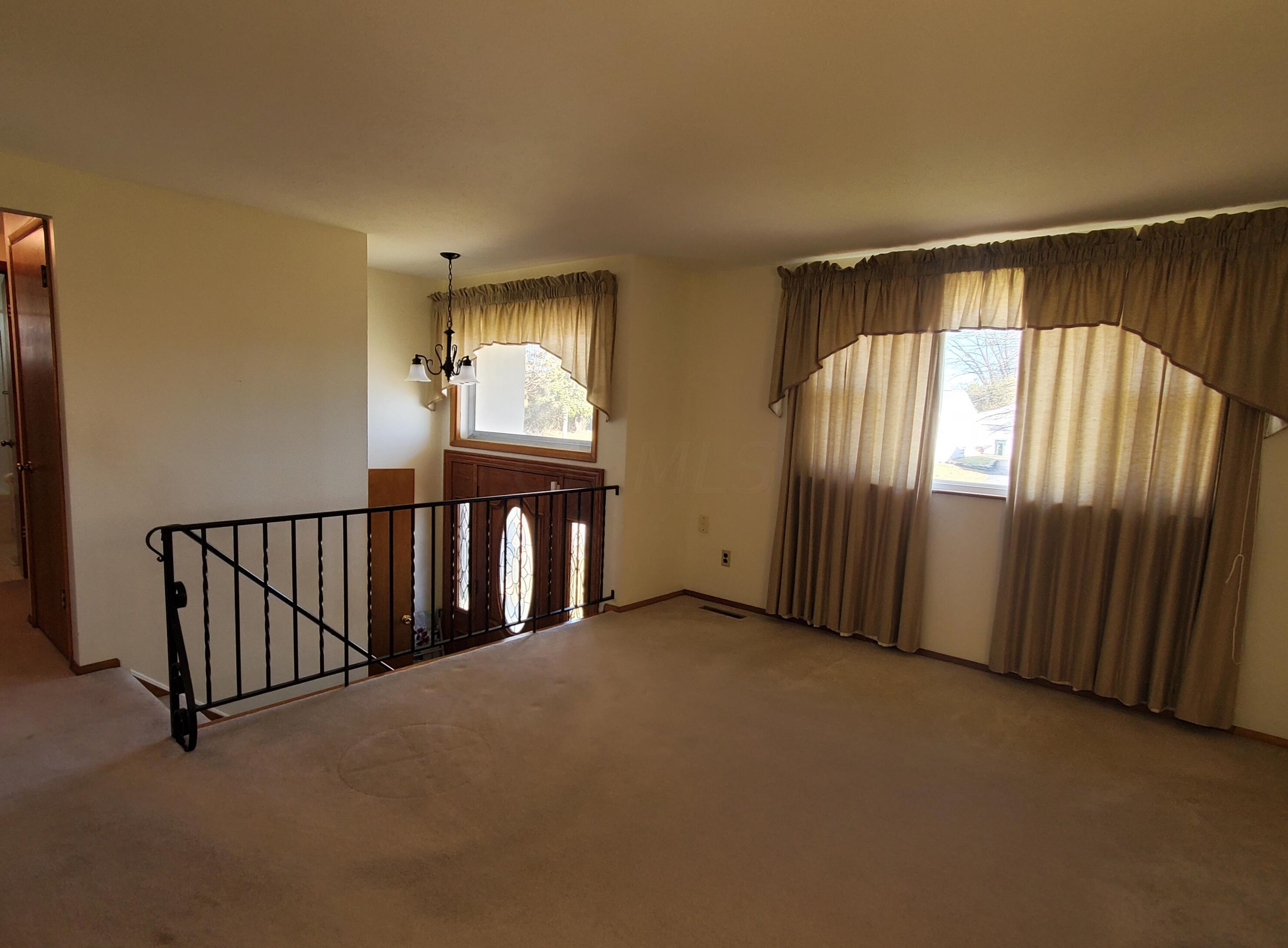 855 Harwood Dr, Columbus OH 43228-2958 exterior