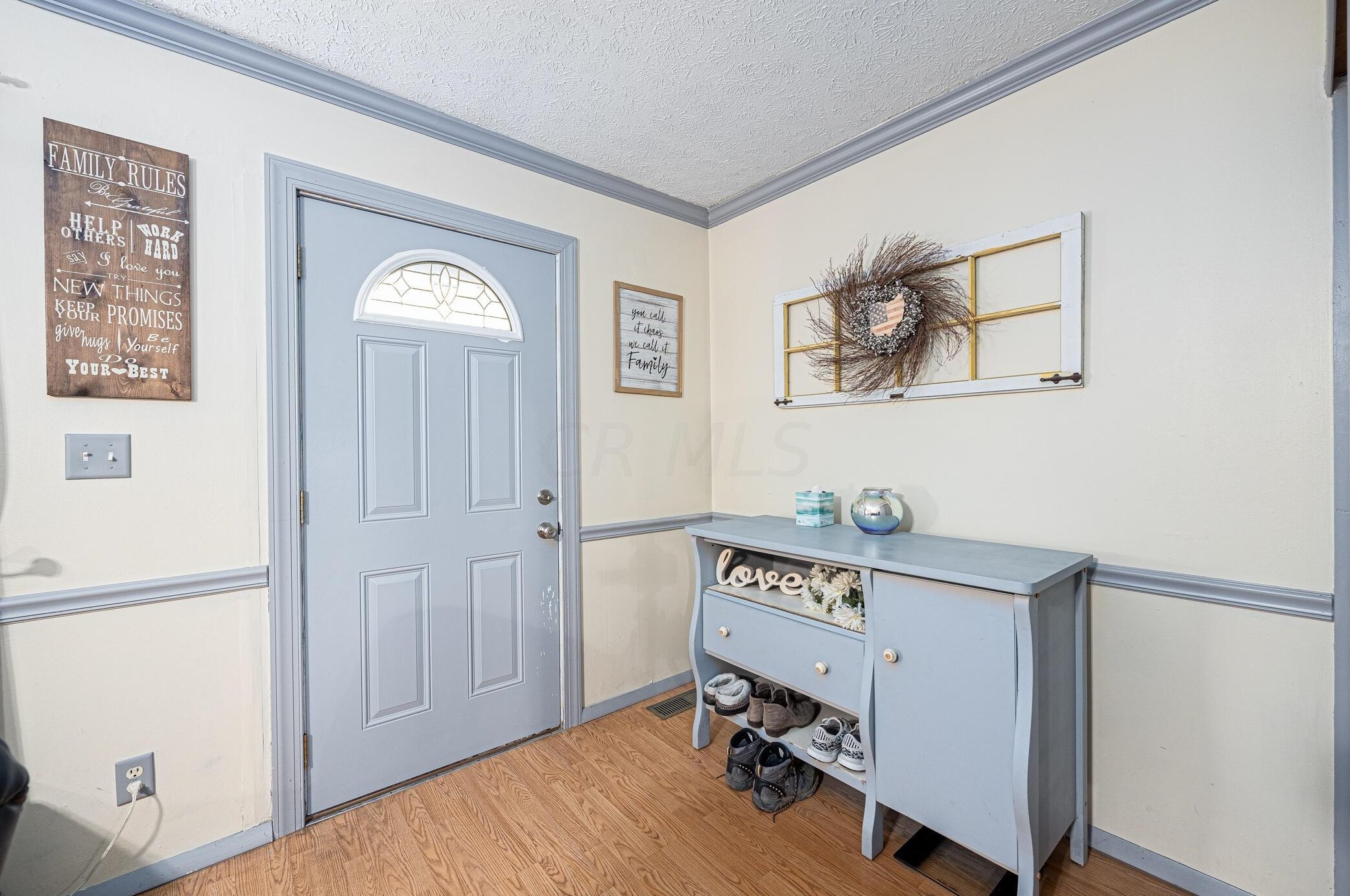 1040 Gilcrest Ave, Columbus, OH 43207-5068