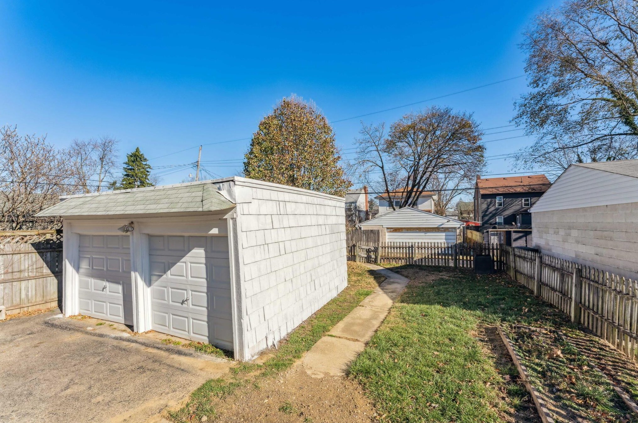 150 Brinker Ave, Columbus OH 43204-1367 exterior