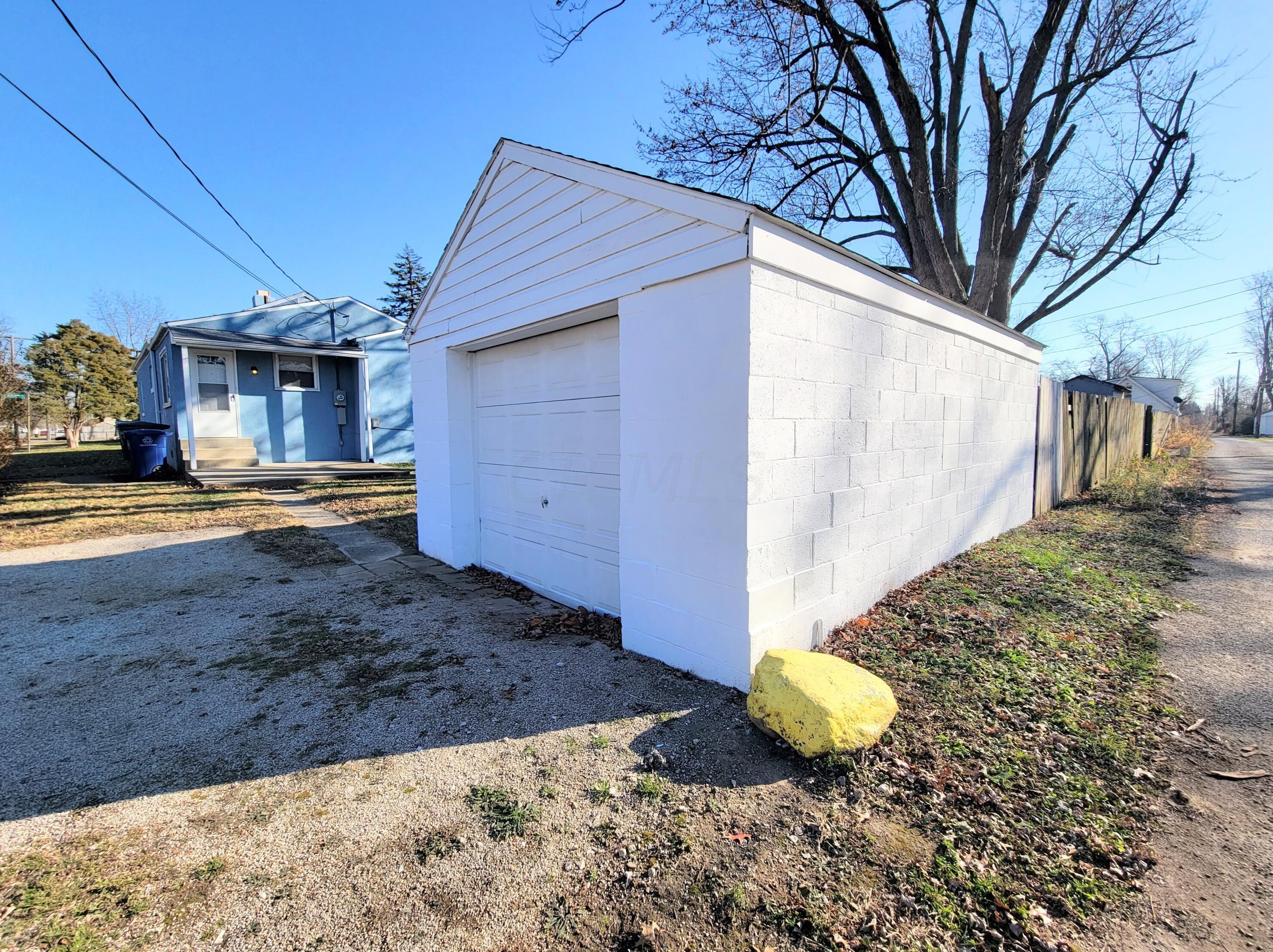 3049 Hiawatha St, Columbus OH  43224-4021 exterior