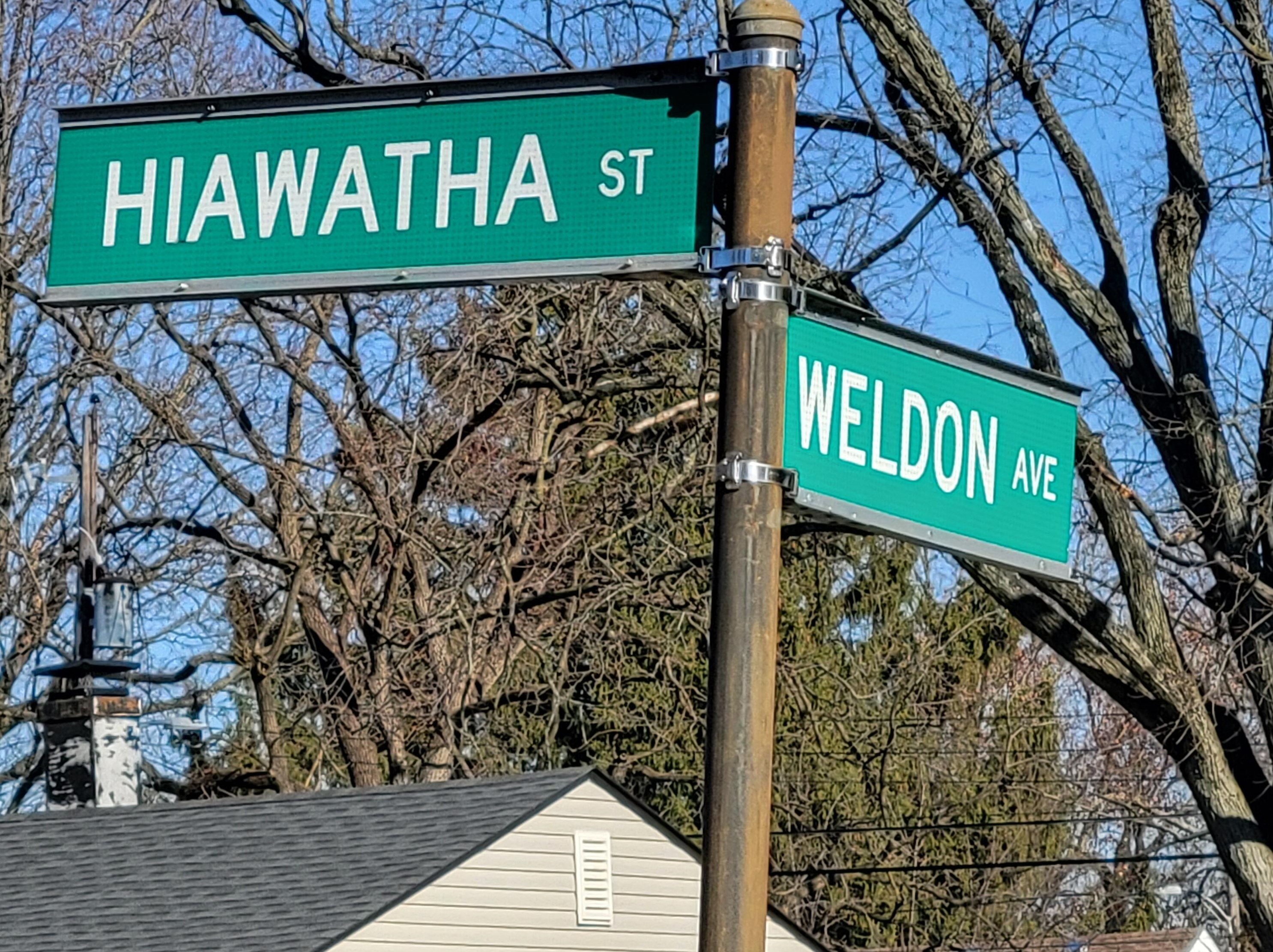 3049 Hiawatha St, Columbus OH  43224-4021 exterior