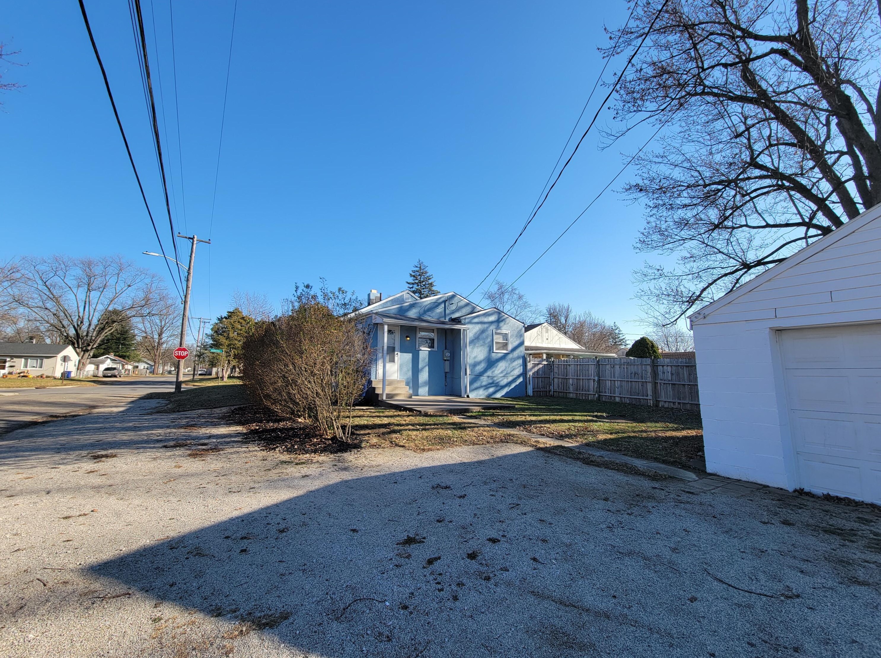 3049 Hiawatha St, Columbus OH  43224-4021 exterior