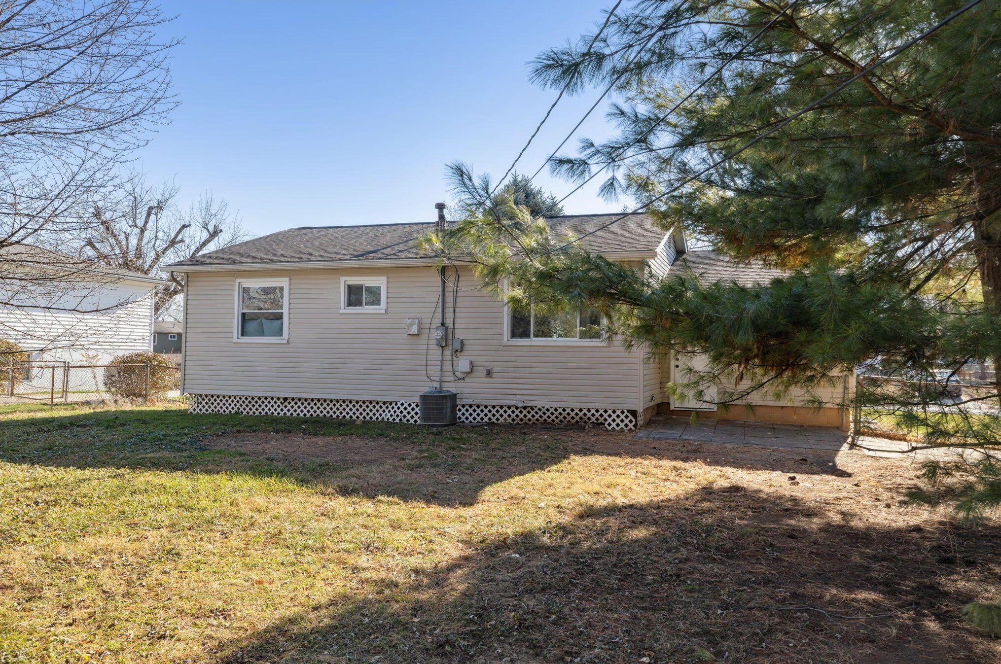 5166 Rutledge Dr, Columbus OH 43232-5853 exterior