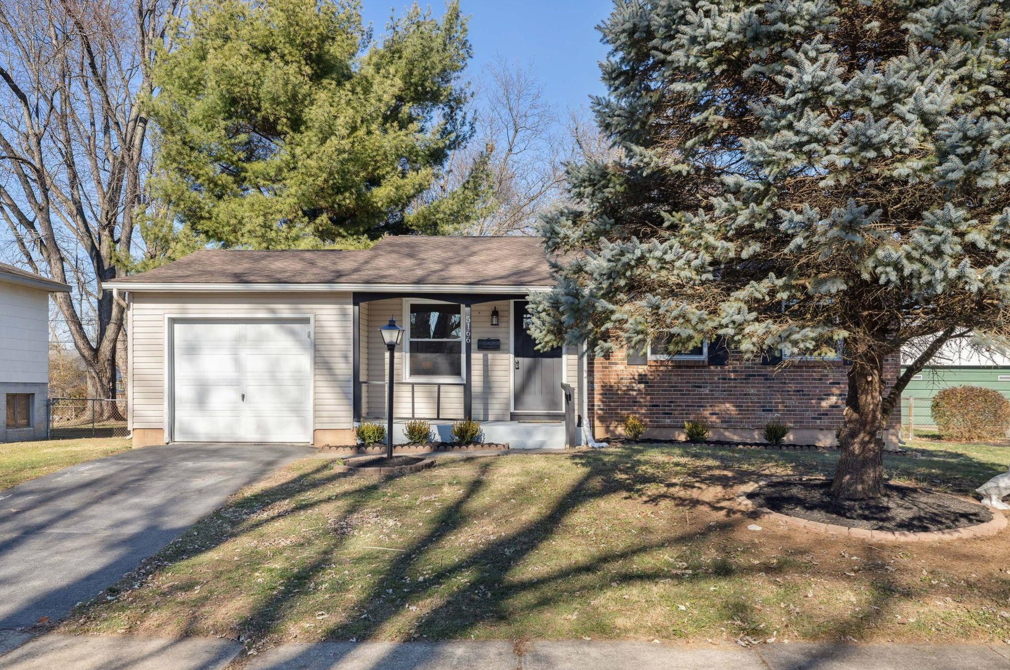 5166 Rutledge Dr, Columbus, OH 43232-5853