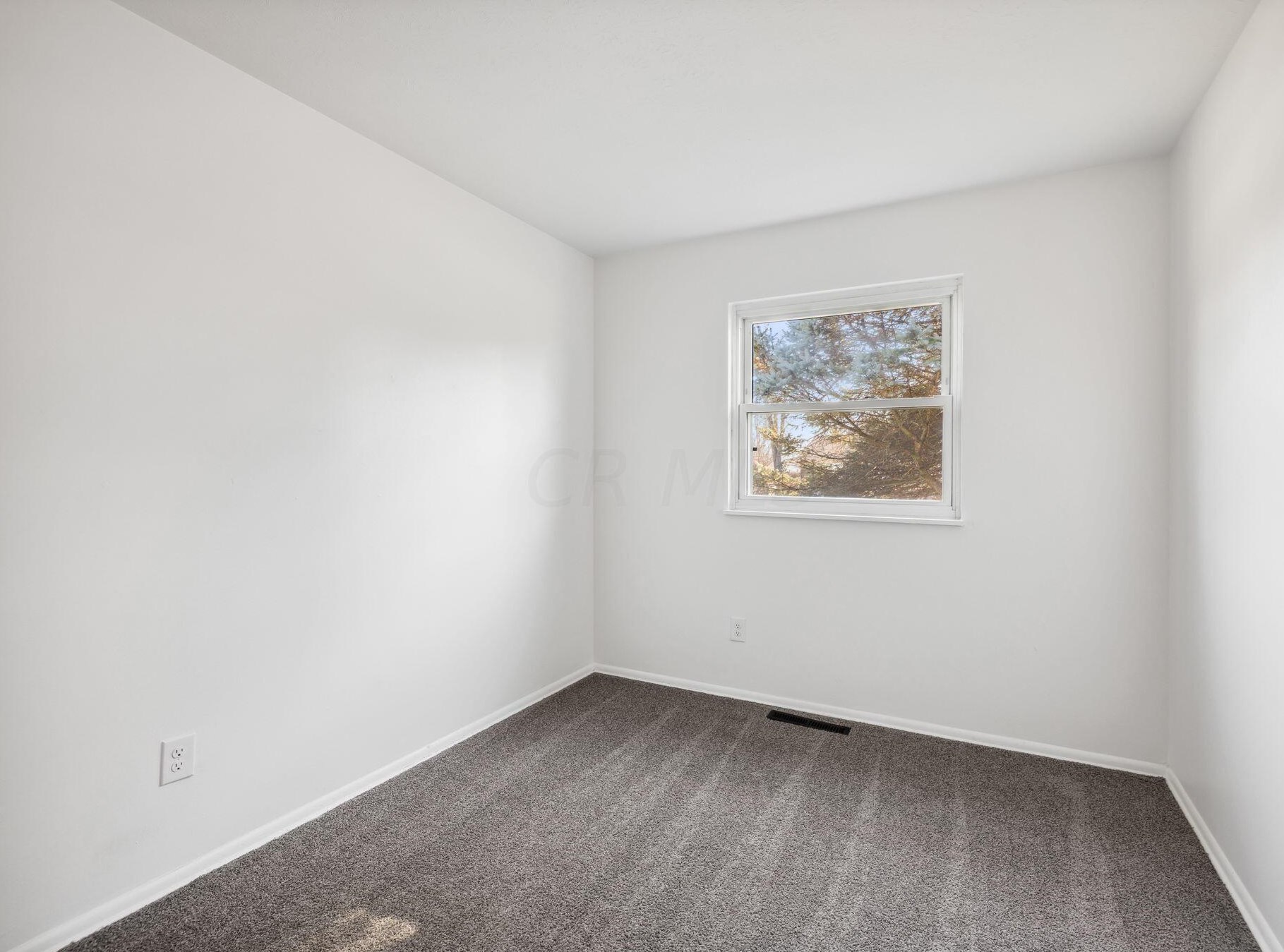 5166 Rutledge Dr, Columbus OH 43232-5853 exterior