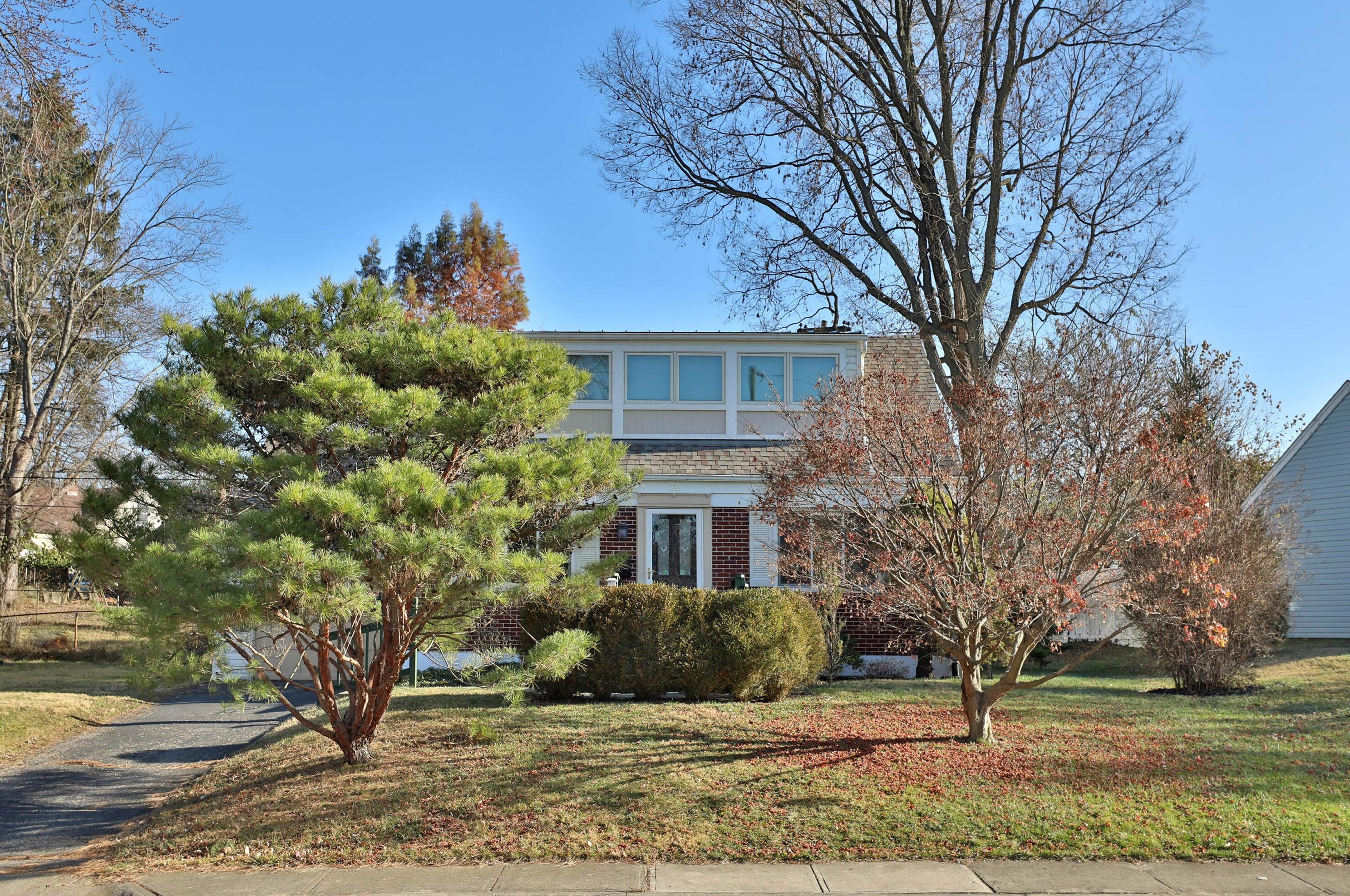 72 Sharon Springs Dr, Columbus, OH 43085-3942