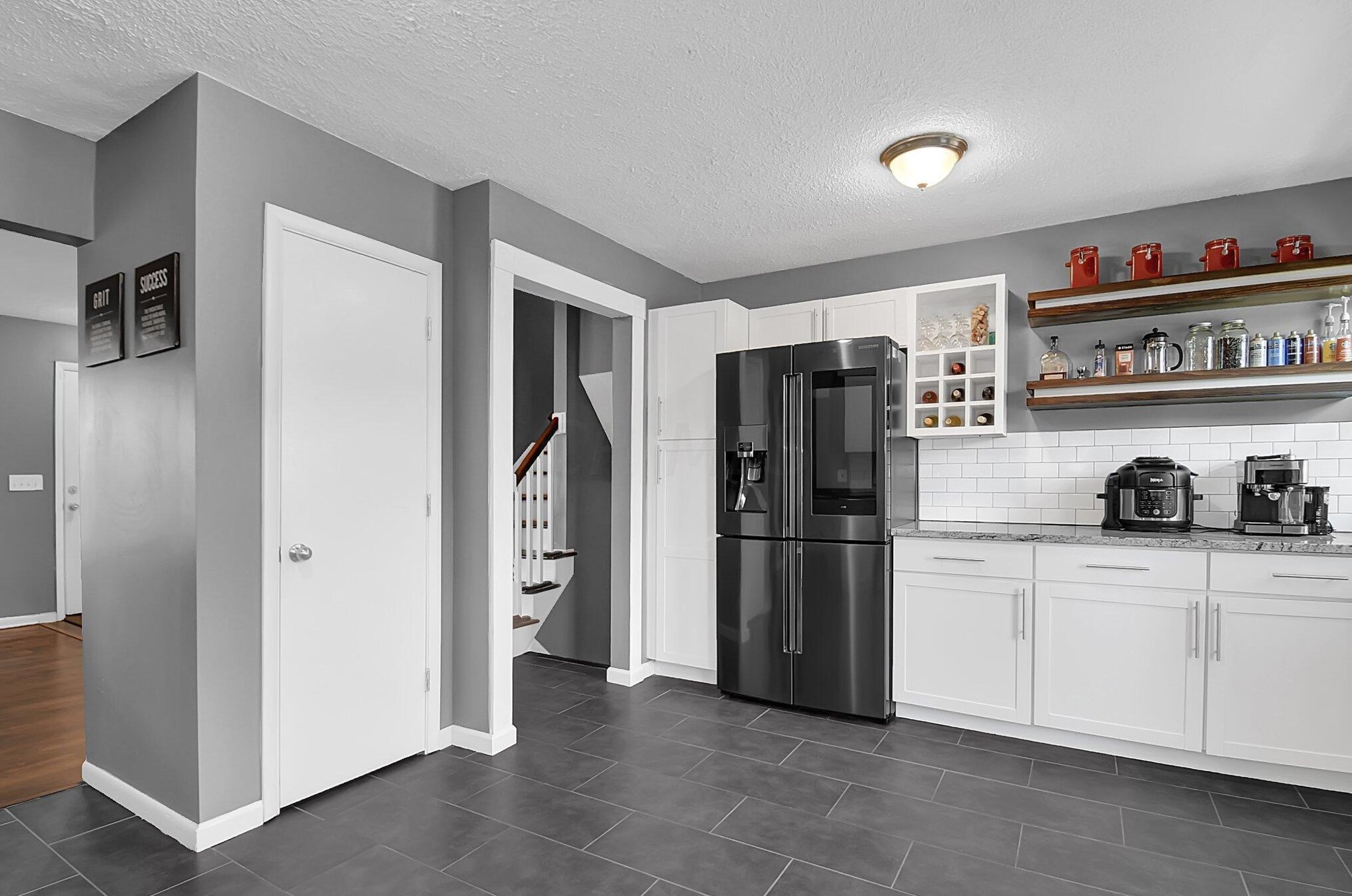 1916 Birkdale Dr, Columbus OH 43232-3062 exterior