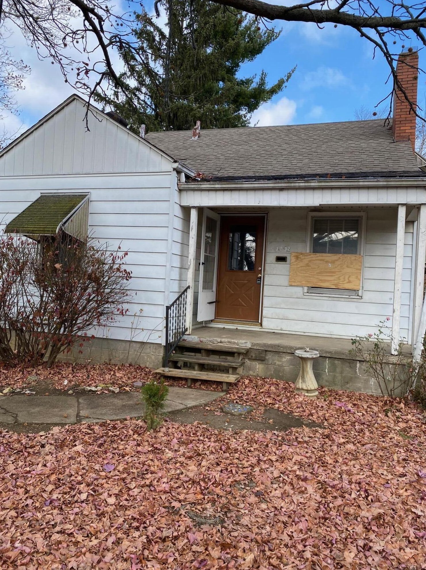 1292 Loretta Ave, Columbus, OH 43211-1415
