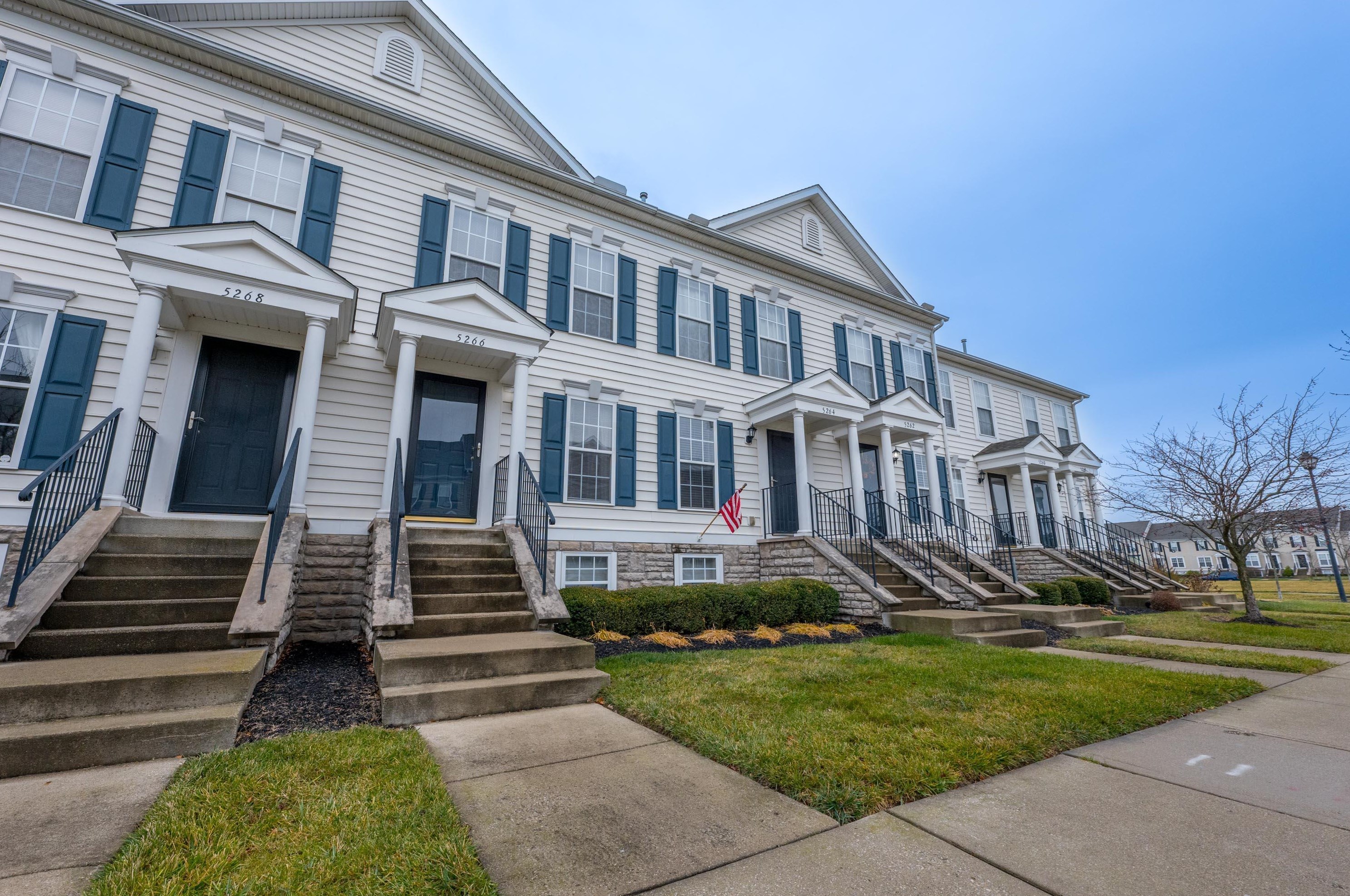 5266 Royal Arch Cascade Dr, Dublin, OH 43016-6273