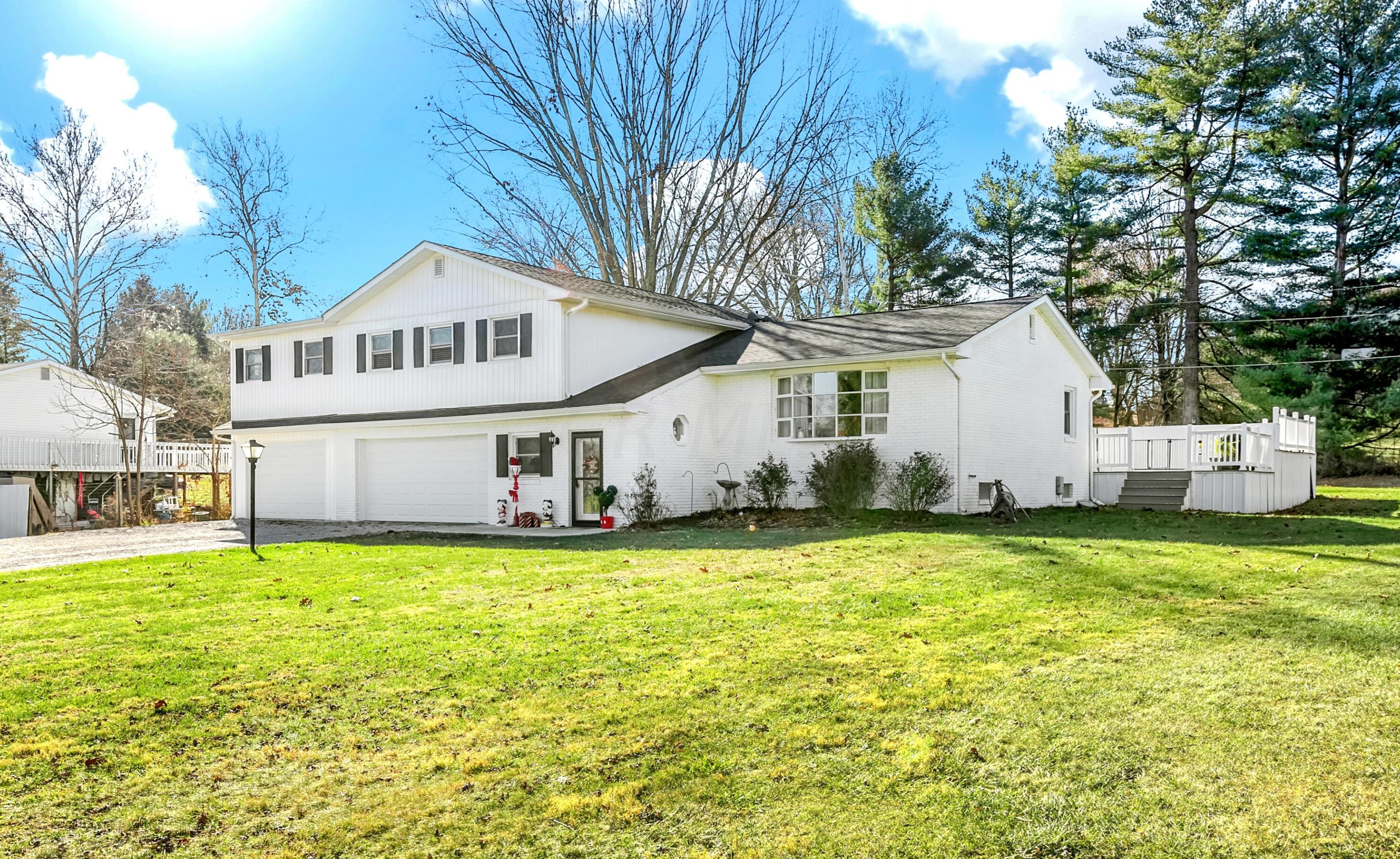 2103 Scenic Dr, Lancaster OH 43130-1163 exterior