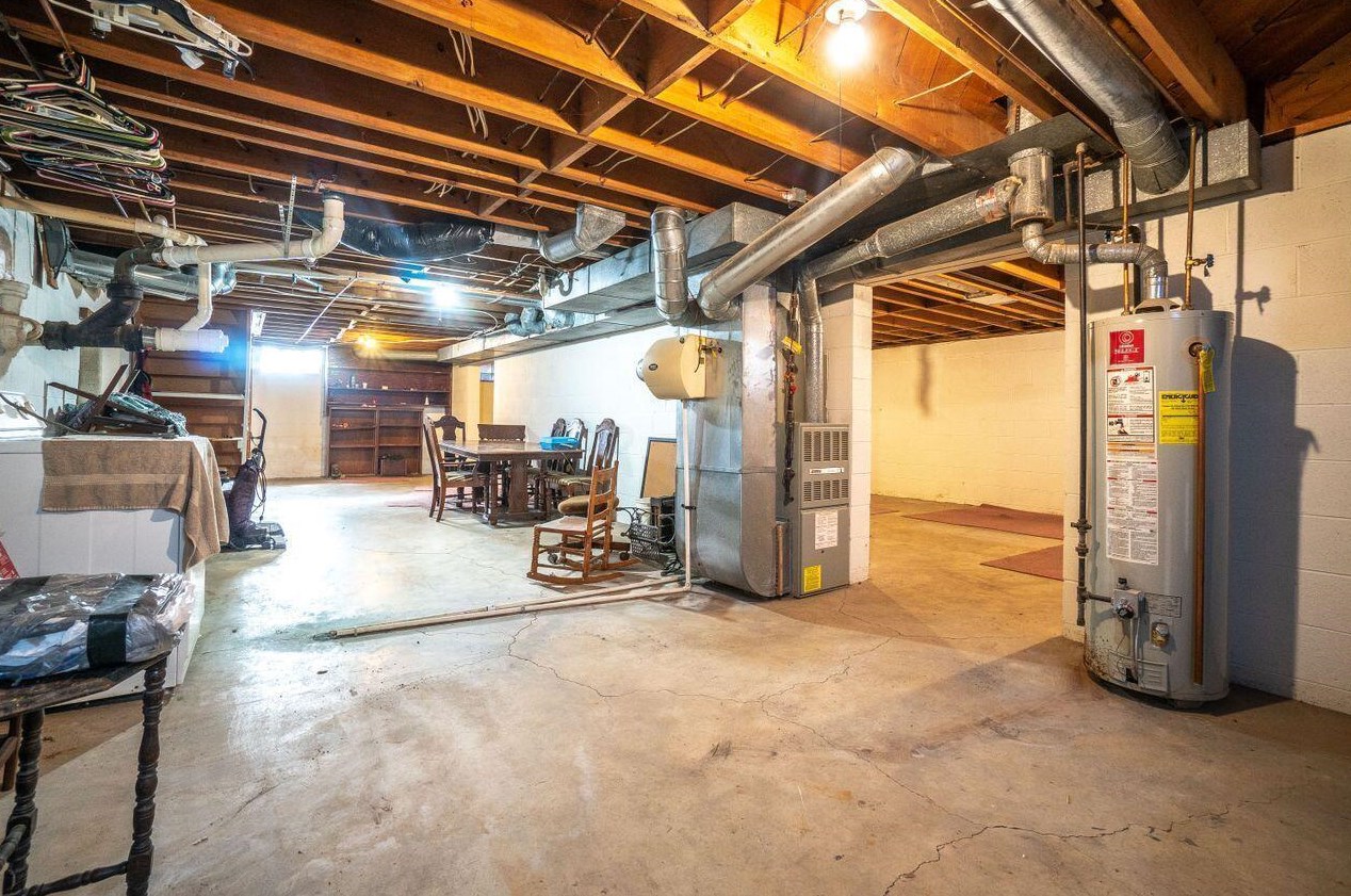 1810 Hague Ave, Columbus OH 43204-1619 exterior