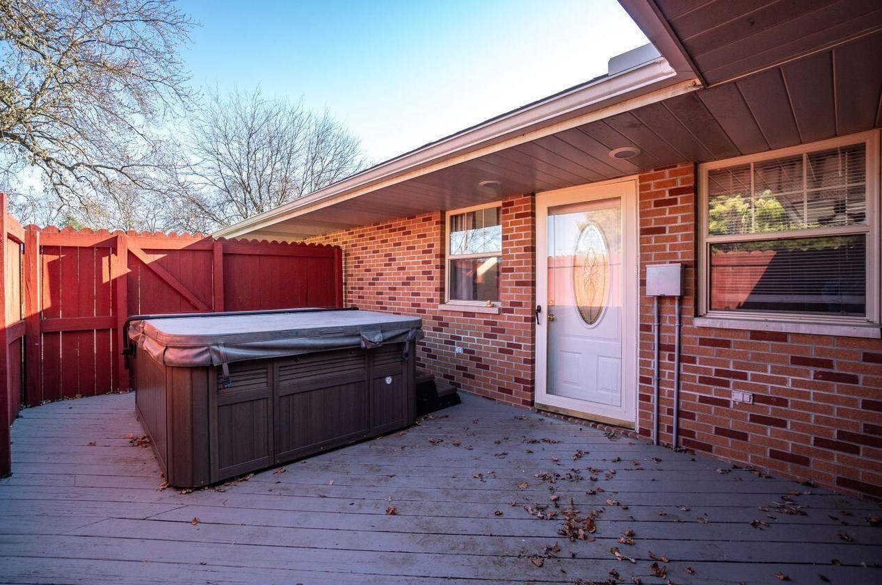 1810 Hague Ave, Columbus OH 43204-1619 exterior