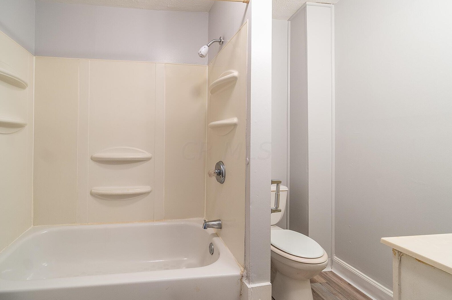 2818 10th Ave, Columbus OH  43219-3745 exterior