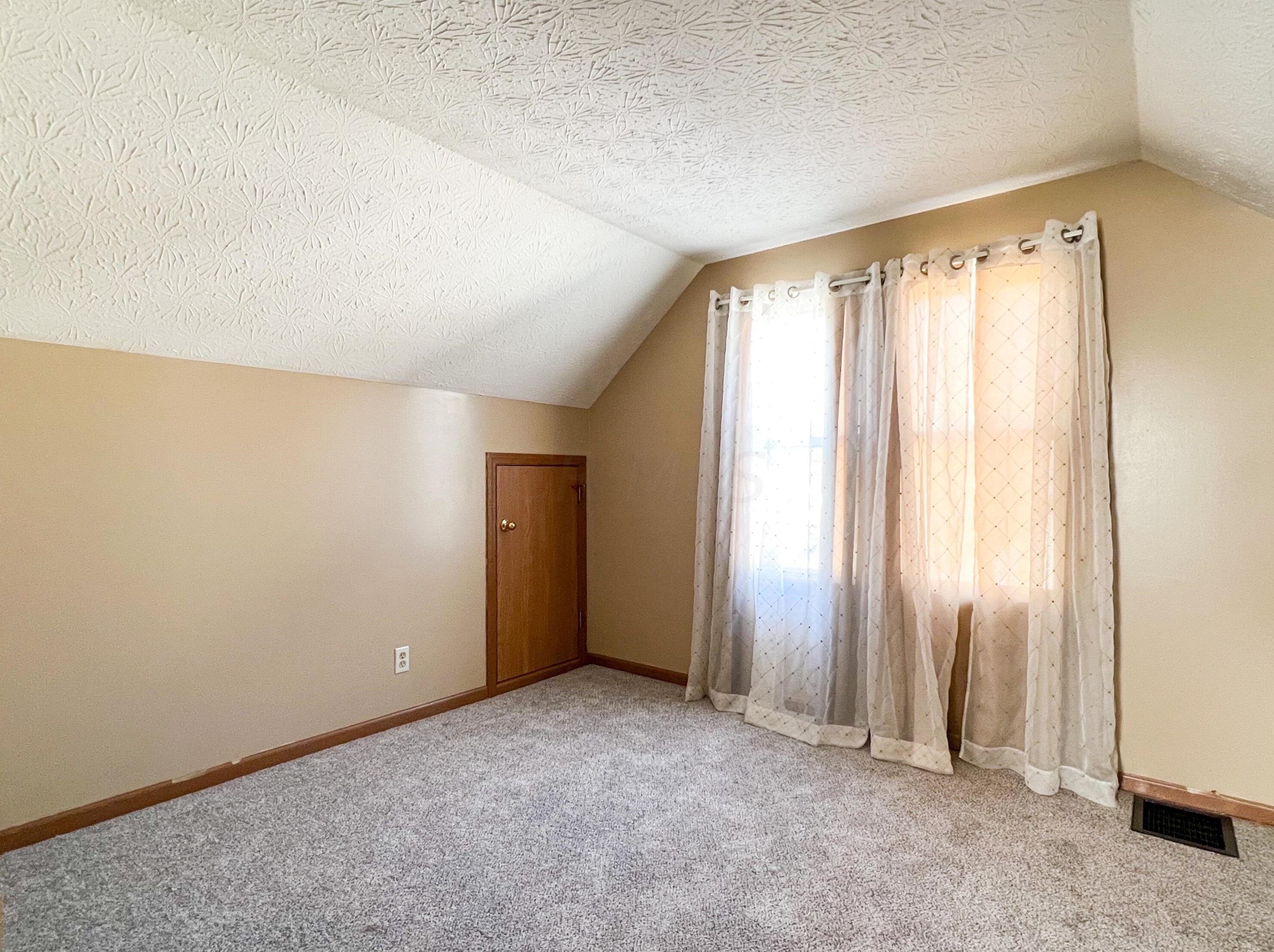 2089 Argyle Dr, Columbus OH 43219-1117 exterior