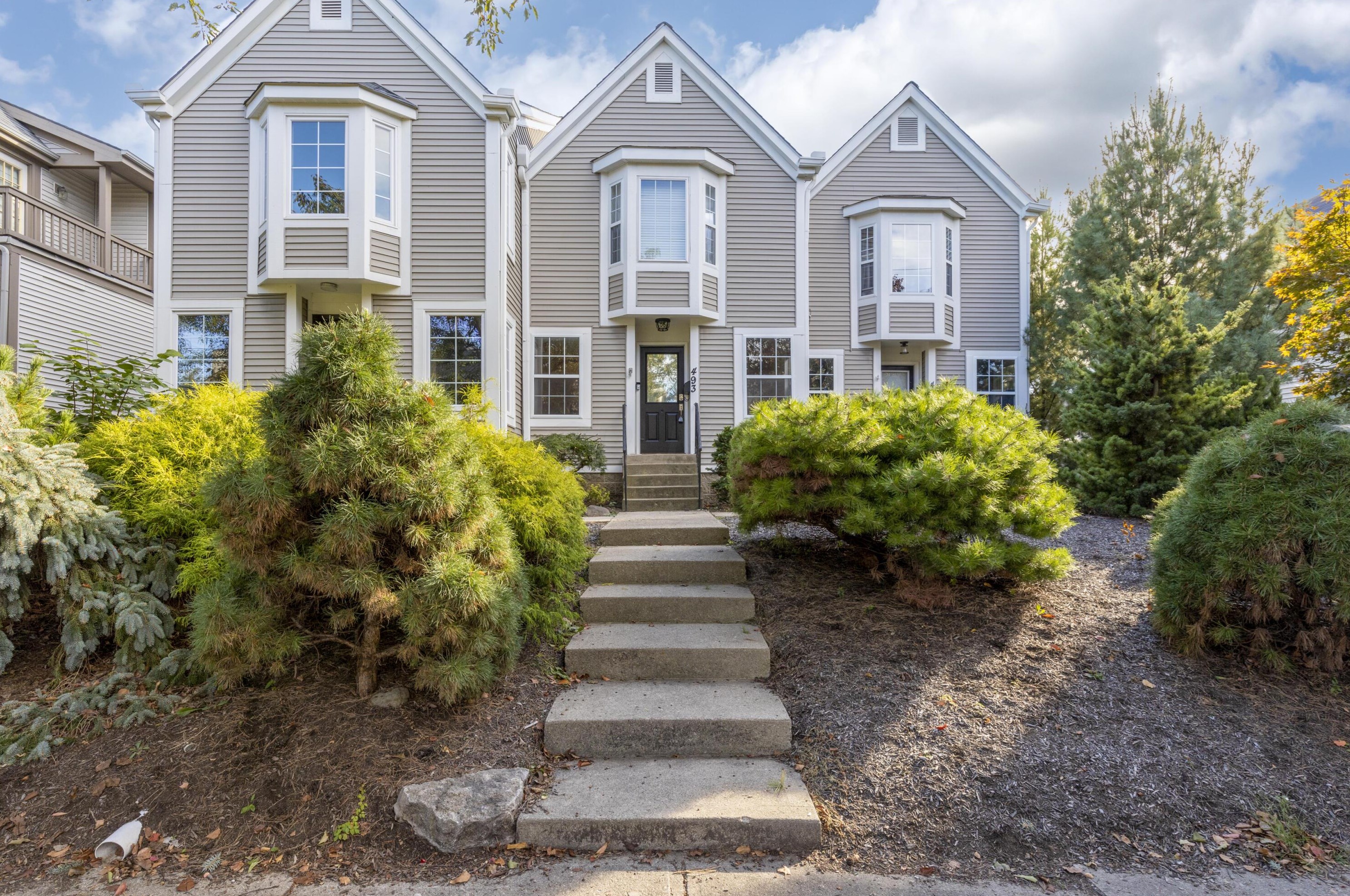 493 3rd Ave, Columbus, OH 43201-3365