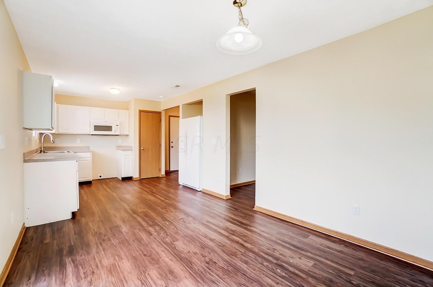 94 Richard Ave, Ashville OH  43103-9000 exterior