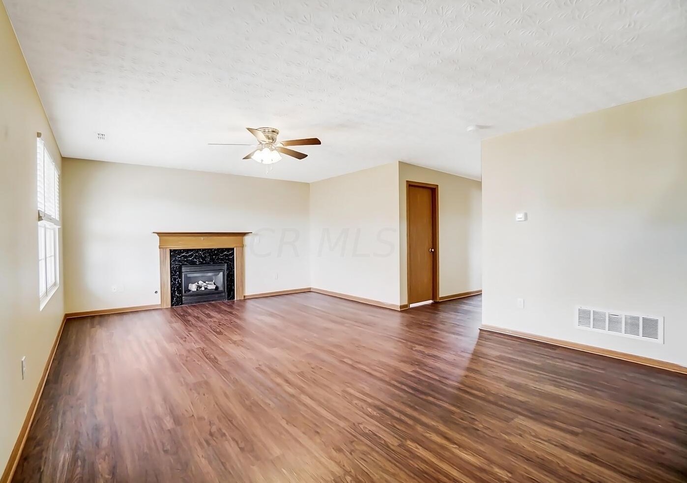 94 Richard Ave, Ashville OH  43103-9000 exterior