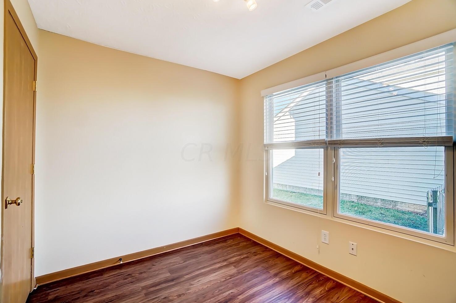 94 Richard Ave, Ashville OH  43103-9000 exterior