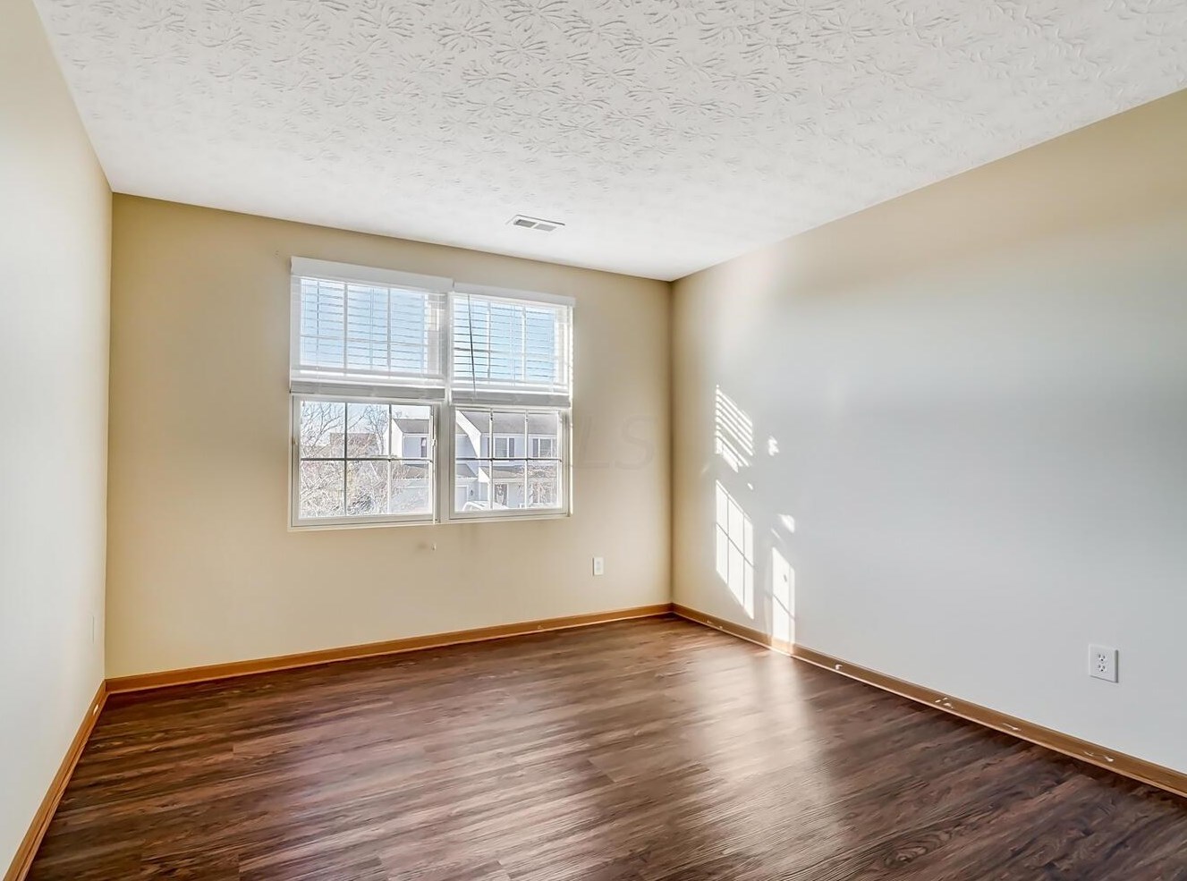 94 Richard Ave, Ashville OH  43103-9000 exterior