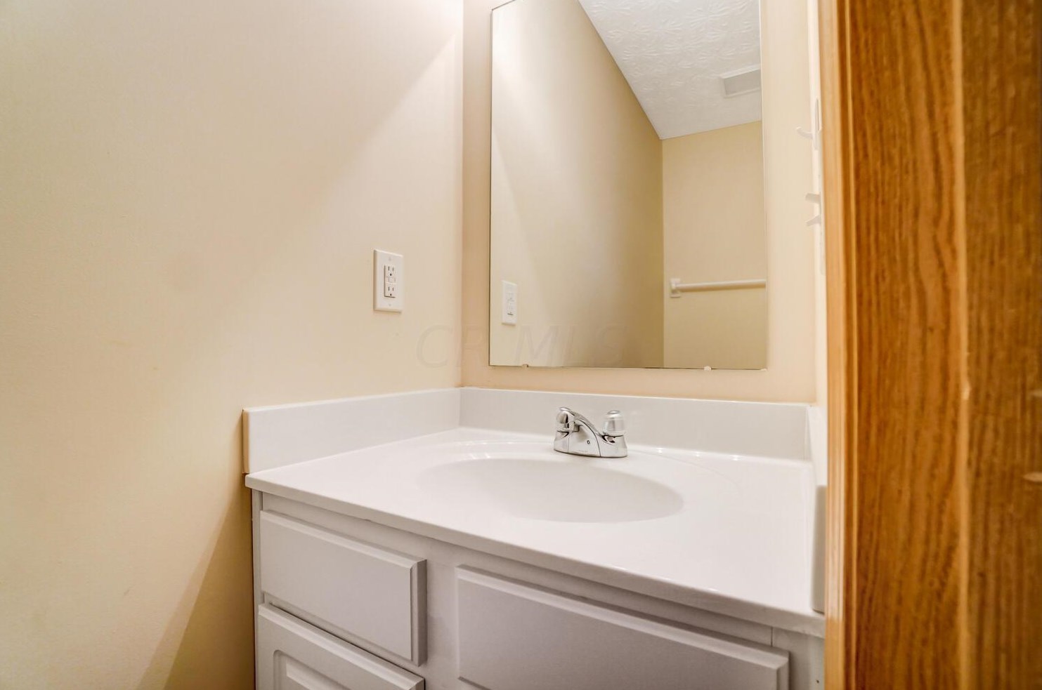 94 Richard Ave, Ashville OH  43103-9000 exterior