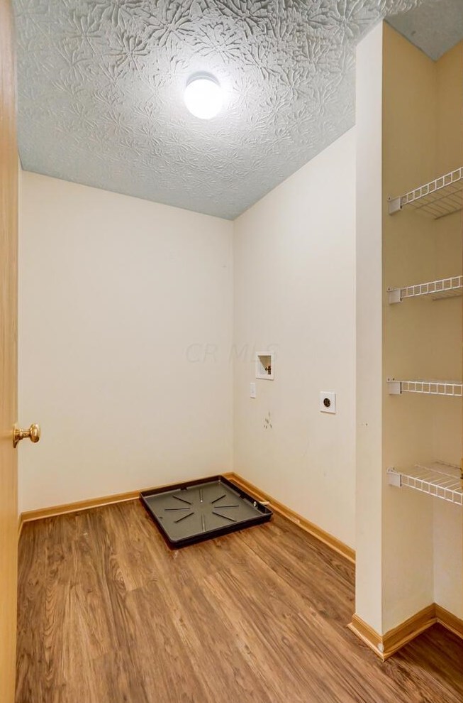 94 Richard Ave, Ashville OH  43103-9000 exterior