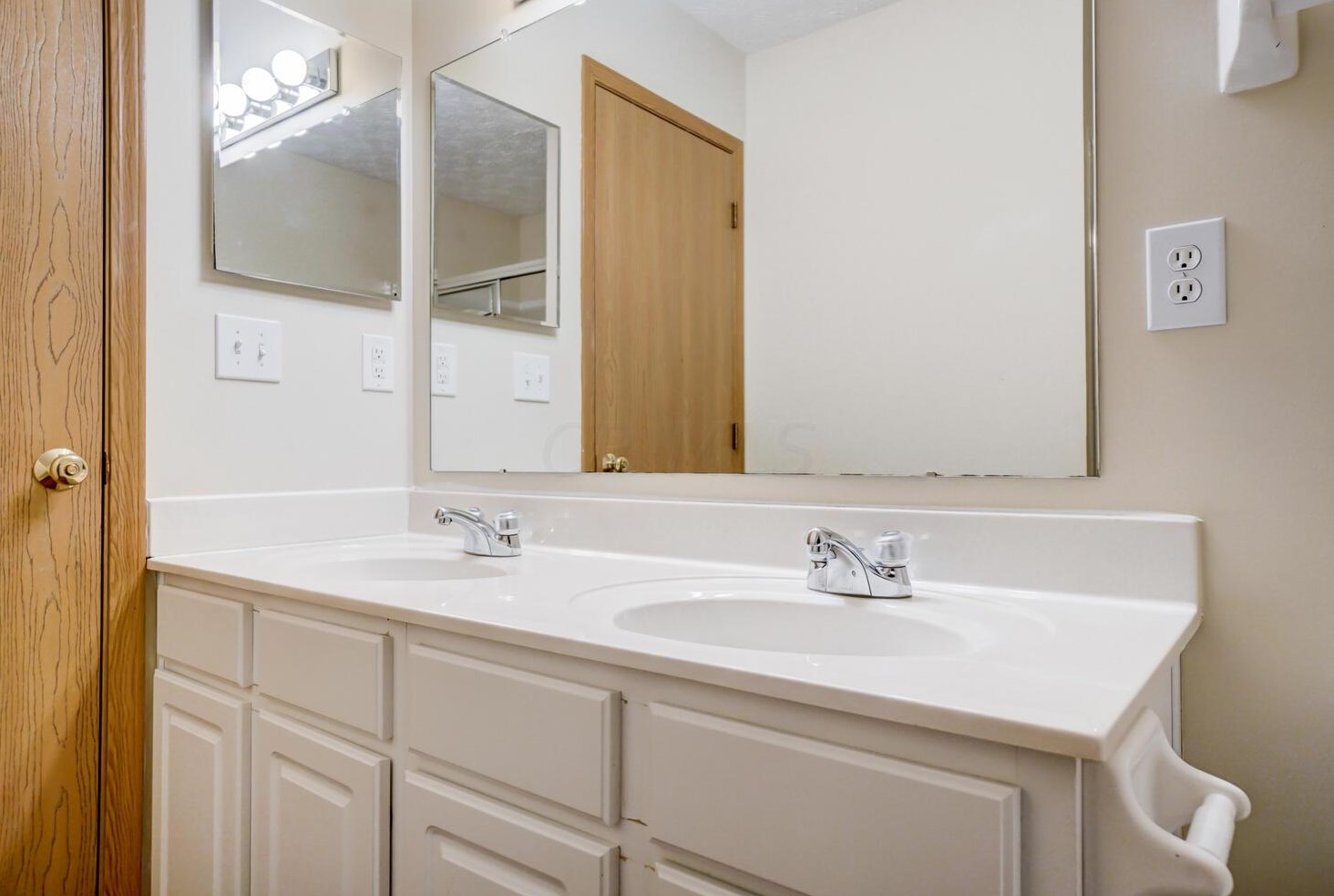 94 Richard Ave, Ashville OH  43103-9000 exterior