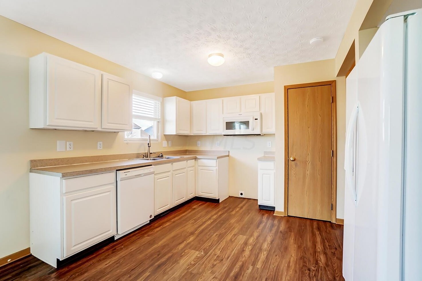 94 Richard Ave, Ashville OH  43103-9000 exterior