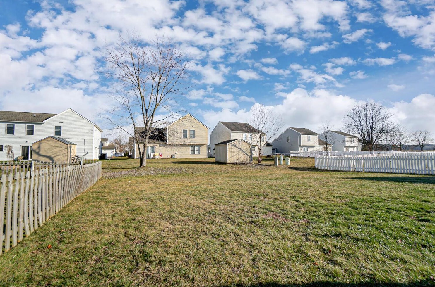 94 Richard Ave, Ashville OH  43103-9000 exterior