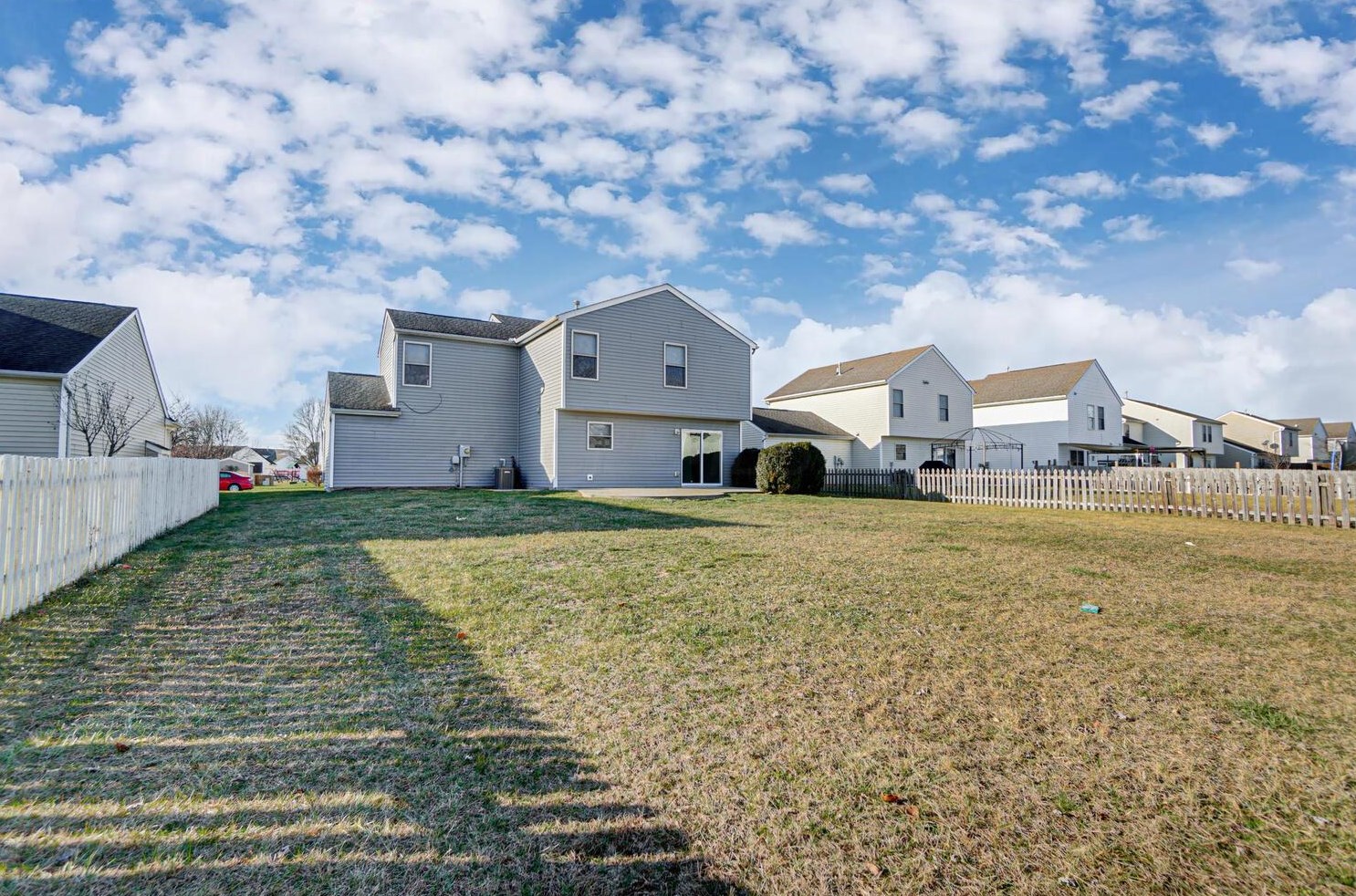 94 Richard Ave, Ashville OH  43103-9000 exterior