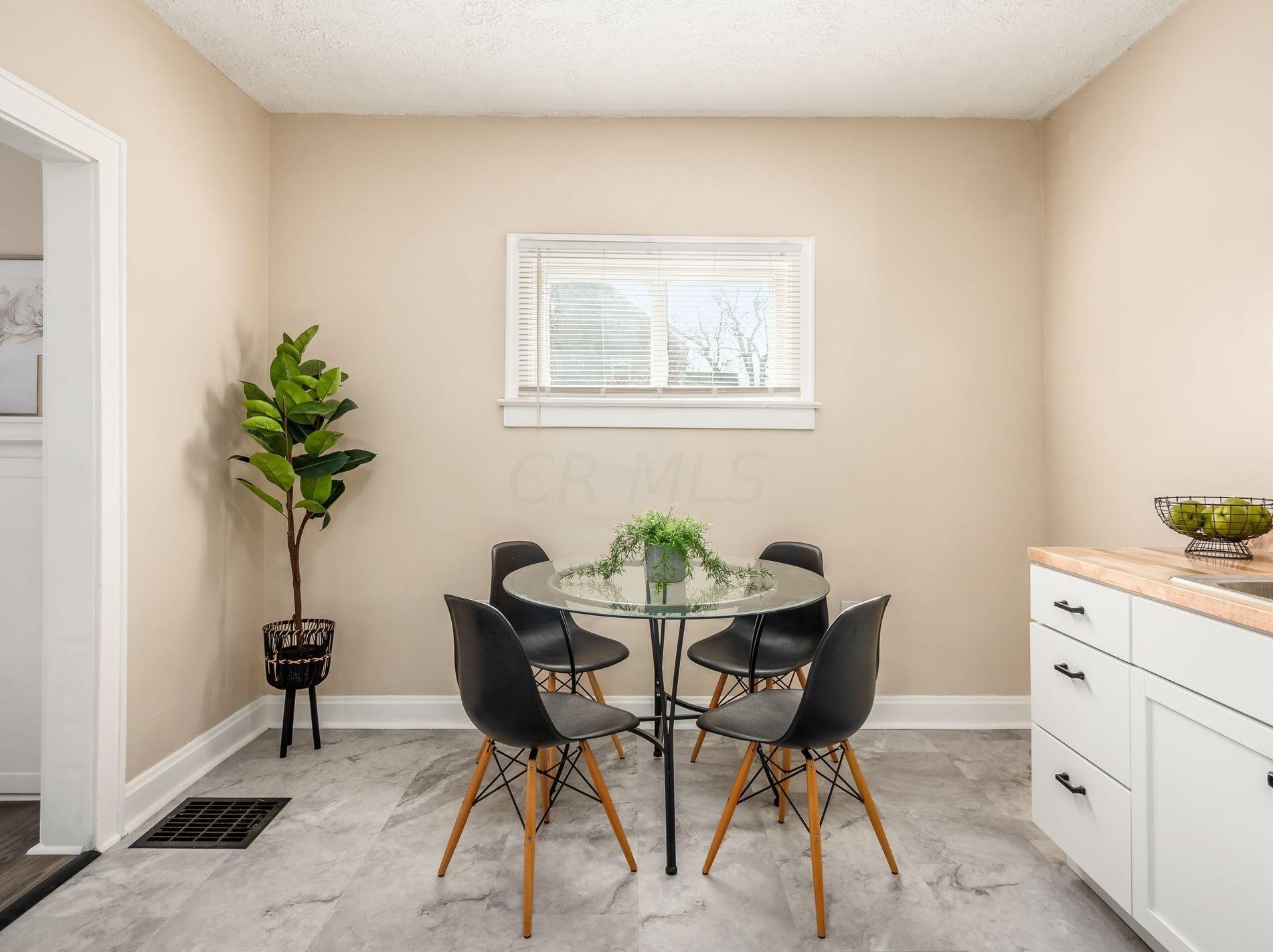 87 Yale Ave, Columbus OH 43223-1344 exterior