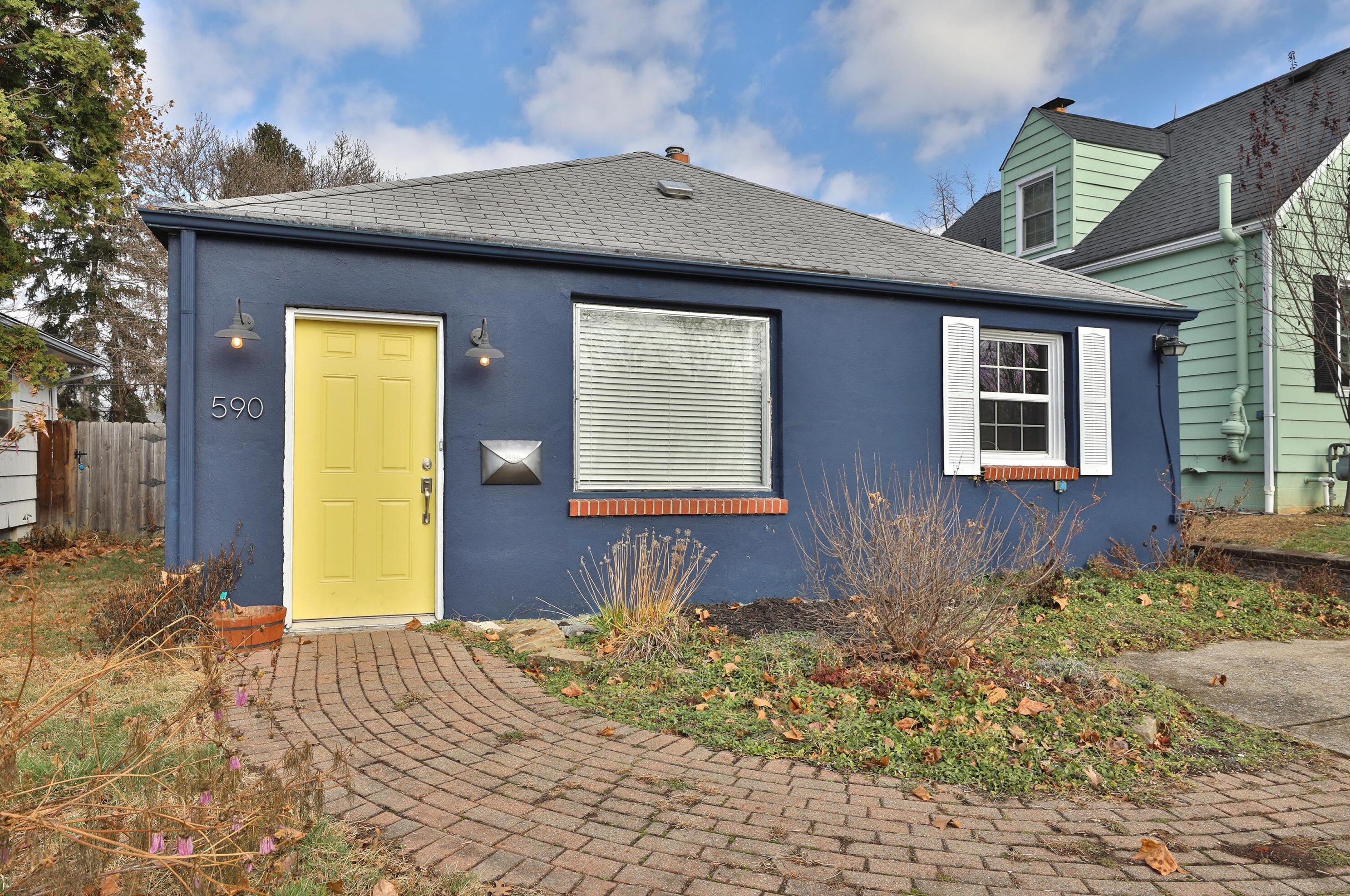 590 Chase Rd, Columbus, OH 43214