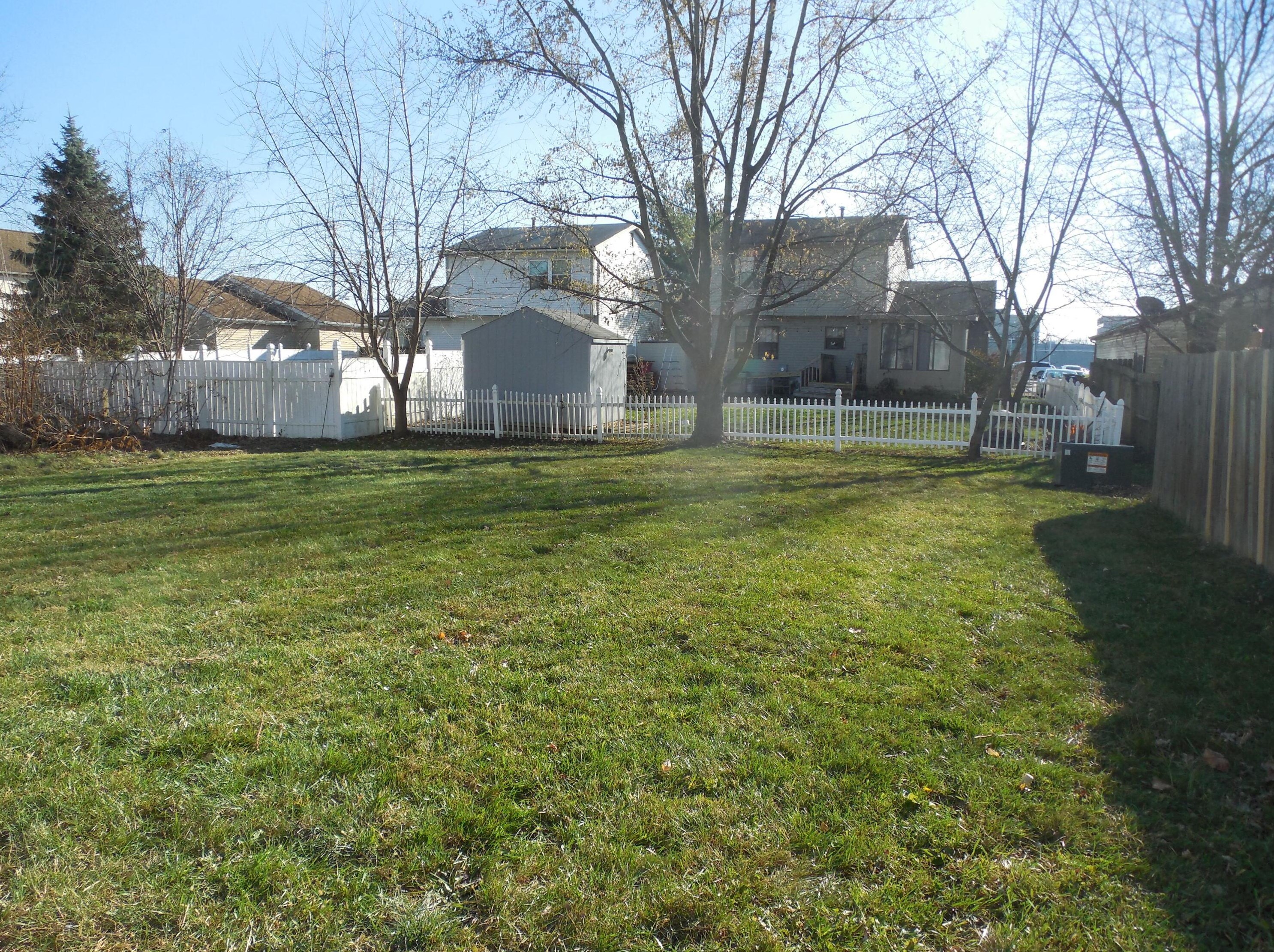 2441 Dunsworth Dr, Columbus, OH 43235-1971