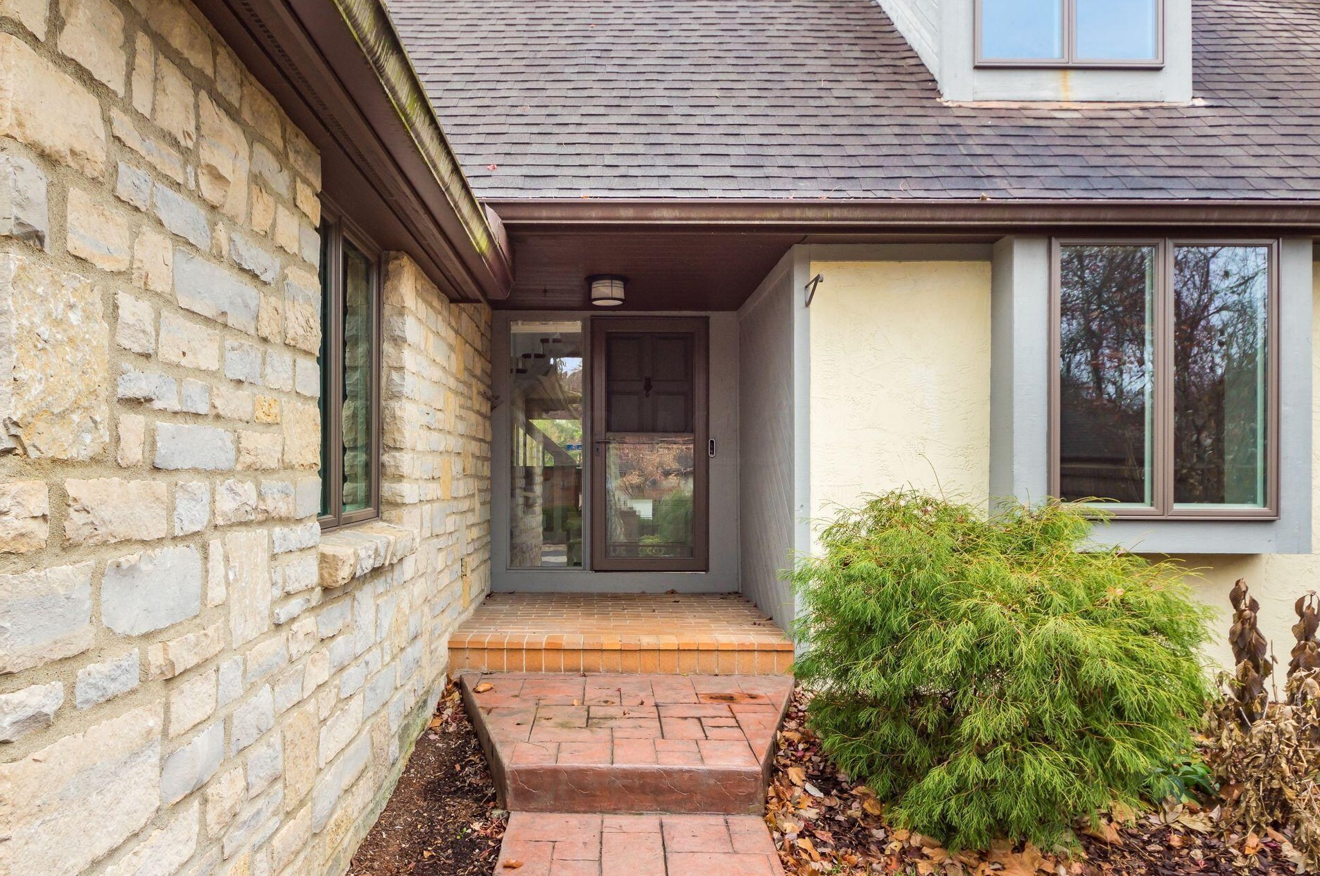 231 Marlow Dr #17, Sharon Township, OH 43085