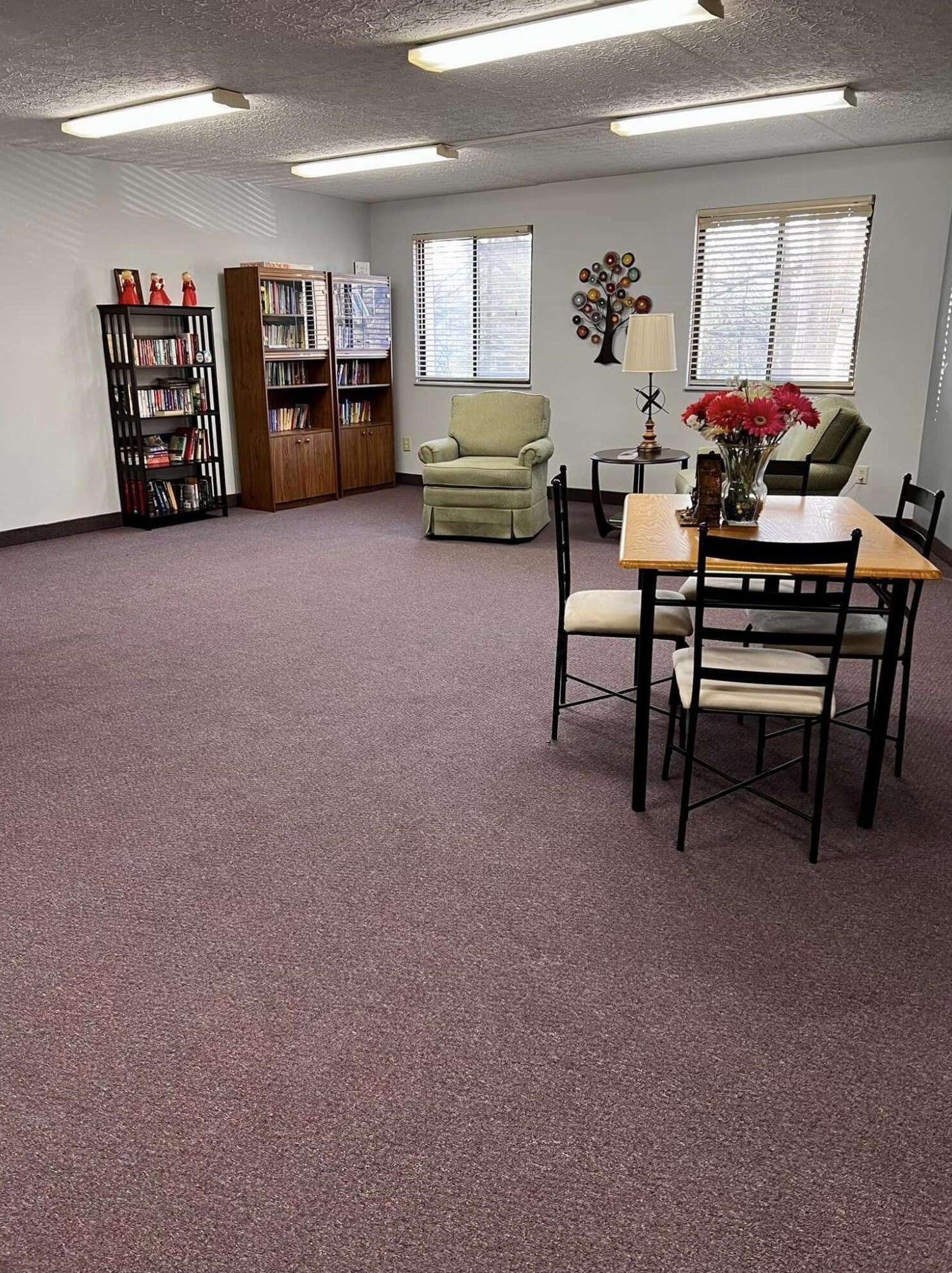 3939 Karl Rd, Columbus OH  43224-2100 exterior